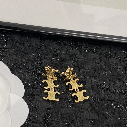 トリオンフモチーフ 3連 ピアス セリーヌ イヤリング 偽物 合わせやすい