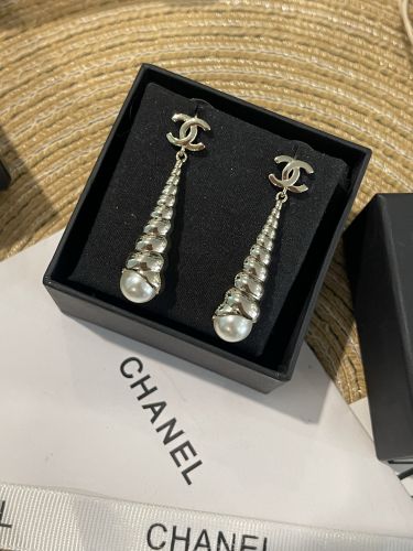 人気 おしゃれ シェル パール ロング ピアス シャネル イヤリング 偽物