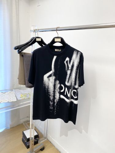存在感抜群 プリント クルーネック 半袖Tシャツ モンクレール Tシャツ 偽物 ブラック