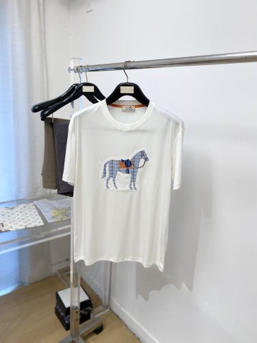 目を引く 馬モチーフ 半袖Tシャツ エルメス Tシャツ 偽物 クルーネック ホワイト