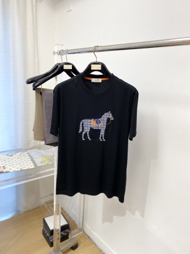 目を引く 馬モチーフ 半袖Tシャツ エルメス Tシャツ 偽物 クルーネック ブラック