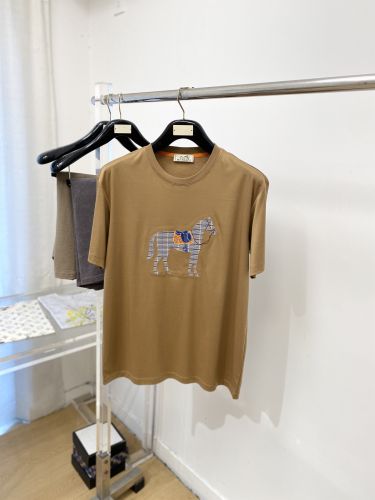 目を引く 馬モチーフ 半袖Tシャツ エルメス Tシャツ 偽物 クルーネック キャメル