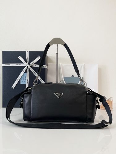 プラダ エクスプローラ レザーバッグ スーパーコピー 2VH206 ブラック