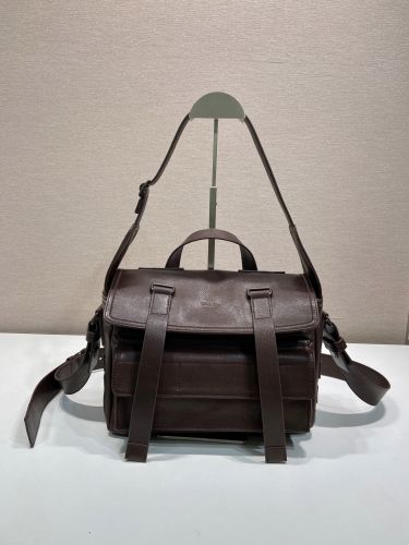 カジュアル 上品 メンズショルダーバッグ プラダ バッグ スーパーコピー 1BD408