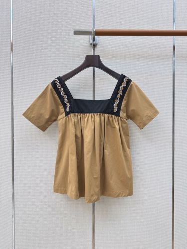大人可愛い スクエアネック 半袖ブラウス プラダ シャツ 偽物 トップス