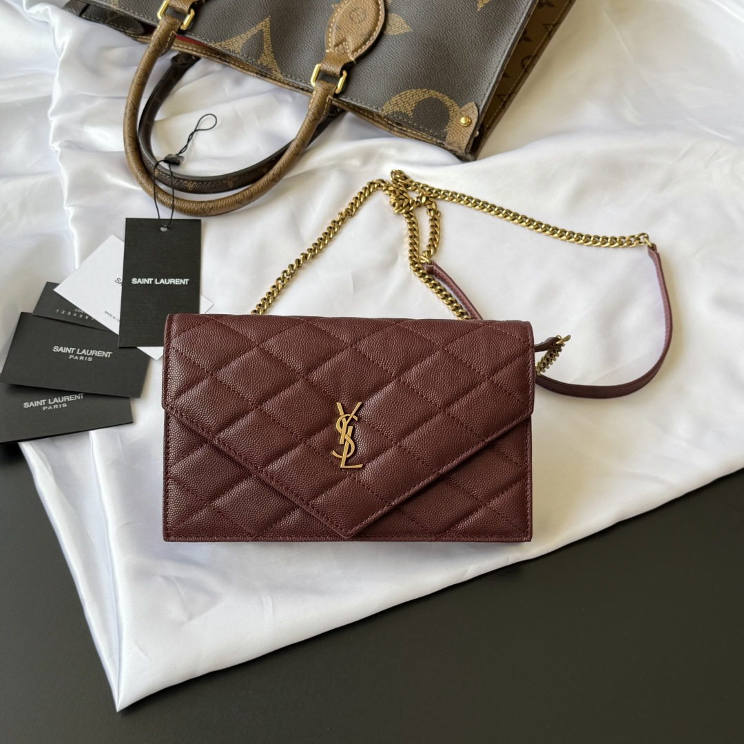 YSL キルティング チェーンショルダーバッグ イヴ・サンローラン バッグ スーパーコピー ボルドー