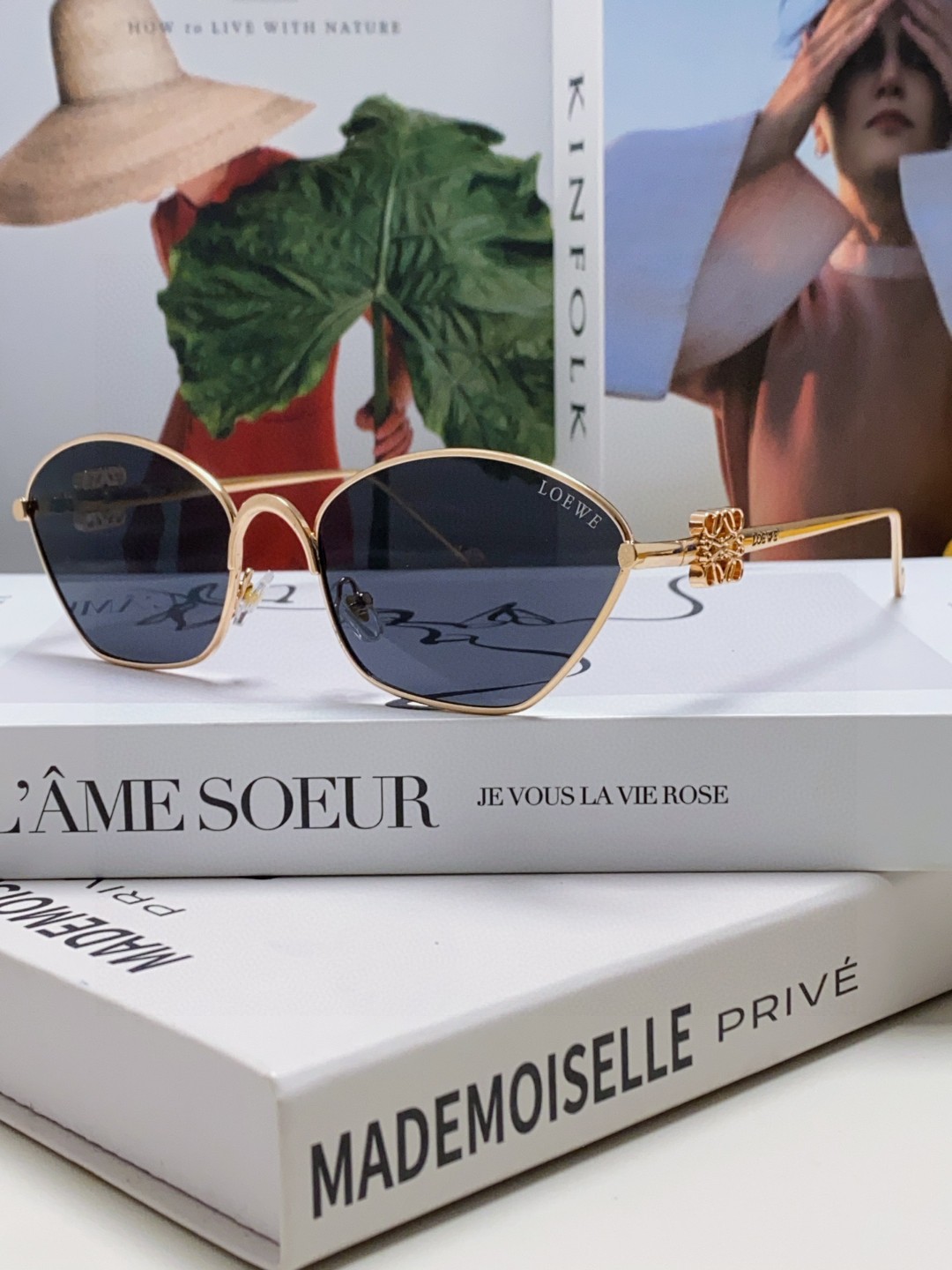 合わせやすい エレガント ロエベ サングラス 偽物 洗練された アイウェア