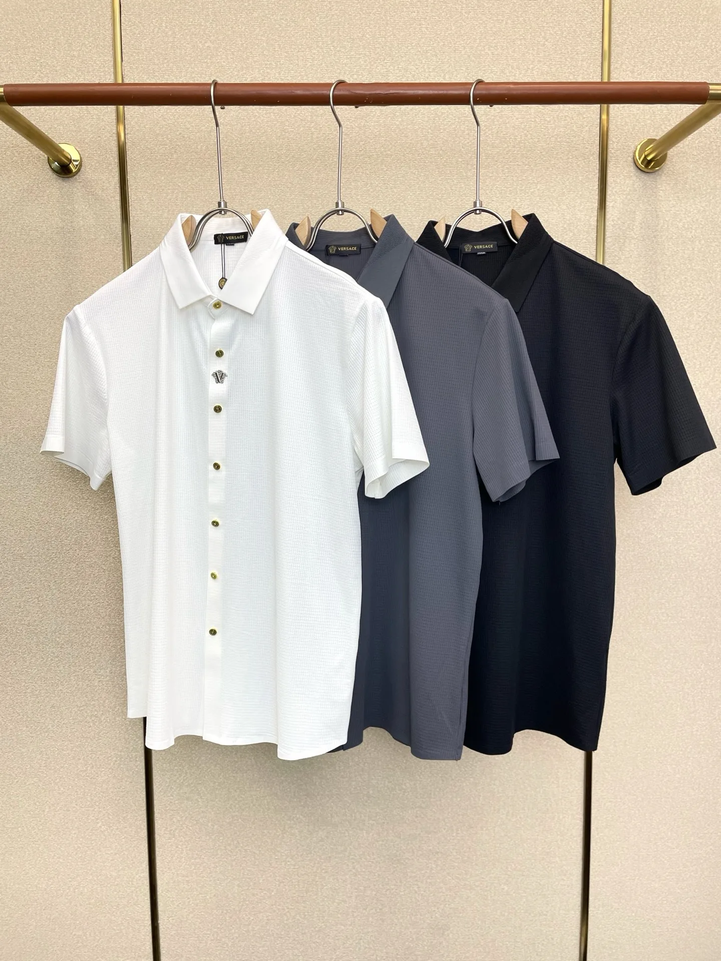 洗練された シンプル 半袖ボタンダウンシャツ ヴェルサーチ シャツ 偽物 3色あり