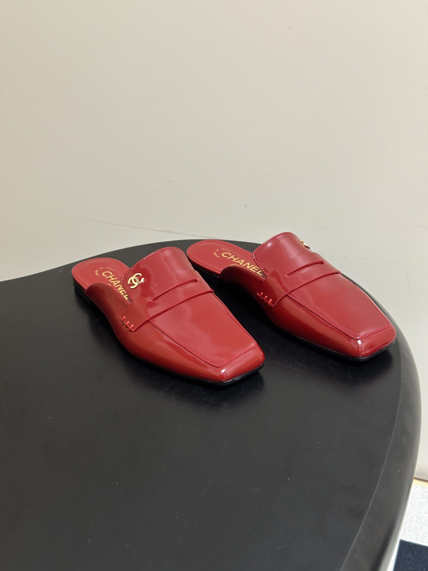 洗練された ココマーク ミュールローファー シャネル スーパーコピー レッド