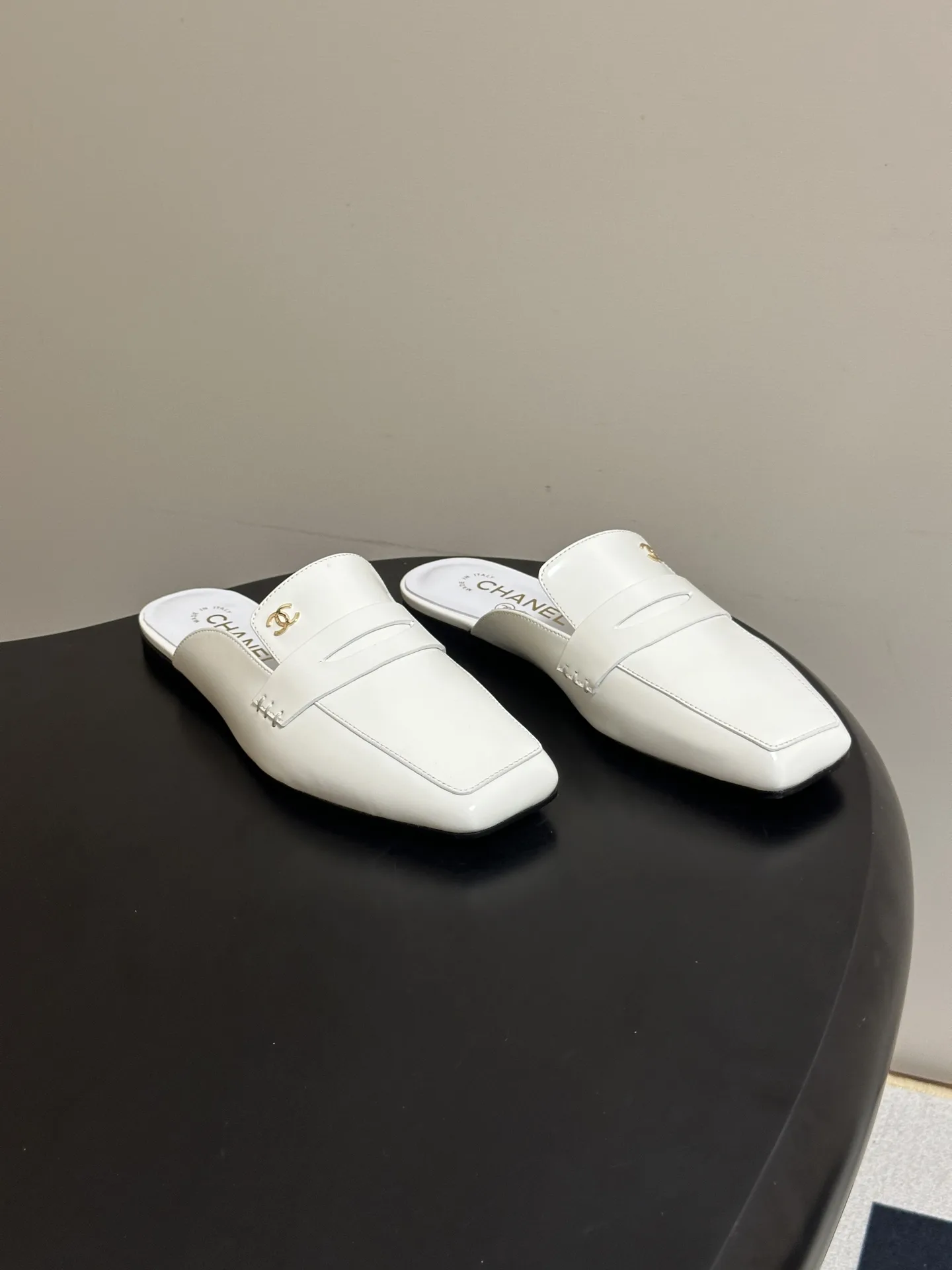 洗練された ココマーク ミュールローファー シャネル スーパーコピー