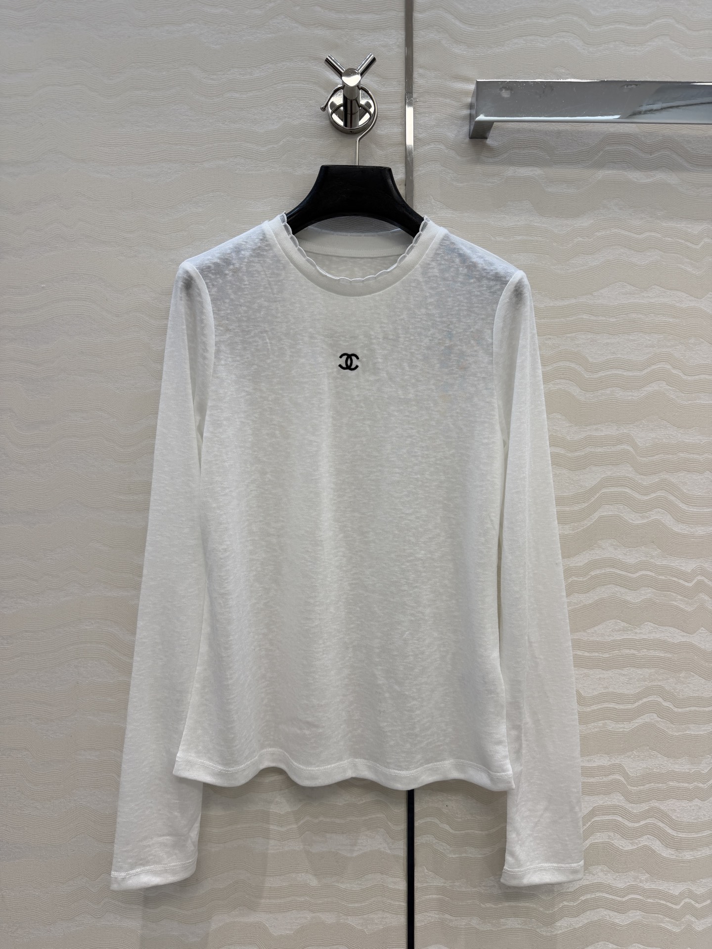 シンプル ロゴ刺繍 透け感 長袖Tシャツ シャネル ニット 偽物 合わせやすい ホワイト