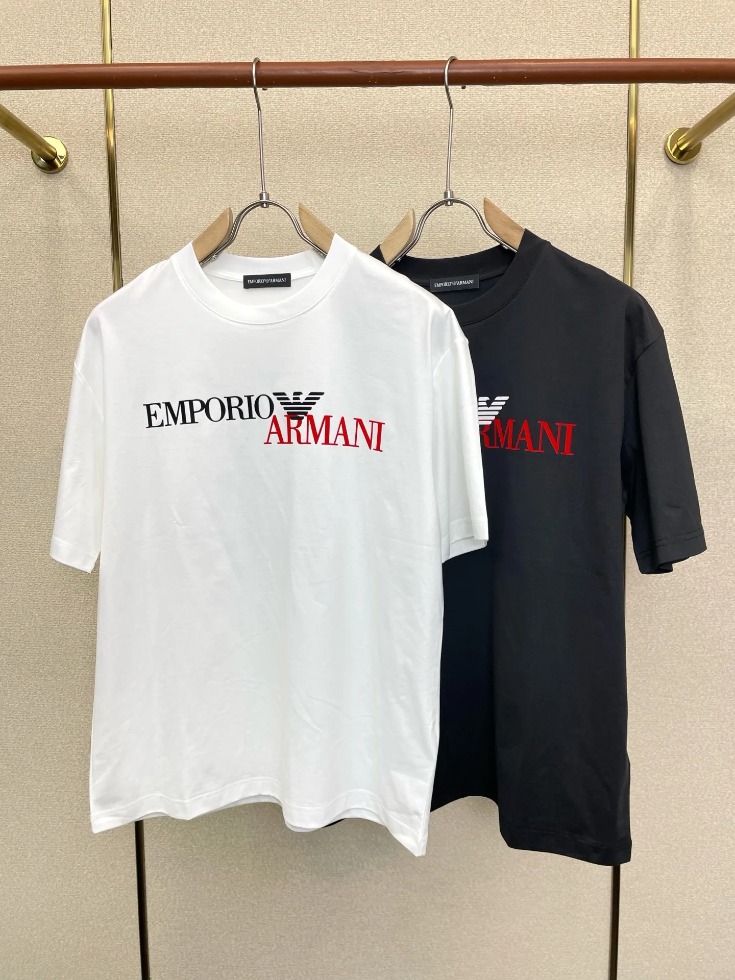 カジュアル アルマーニ Tシャツ コピー クルーネック ロゴプリント 半袖Tシャツ