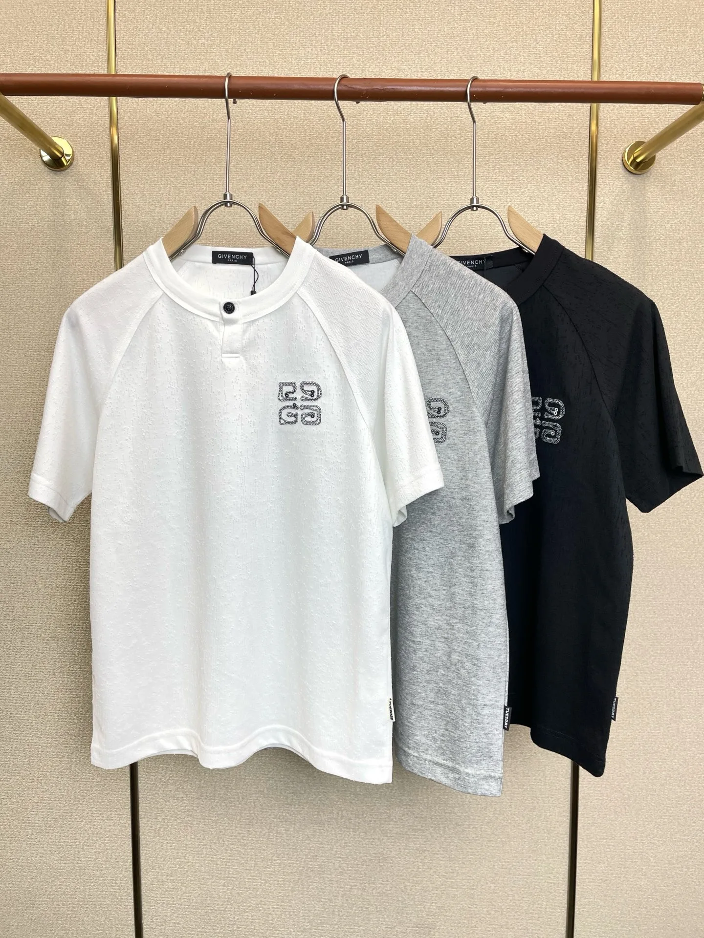 カジュアル ジバンシィ Tシャツ 偽物 ロゴ ヘンリーネックTシャツ