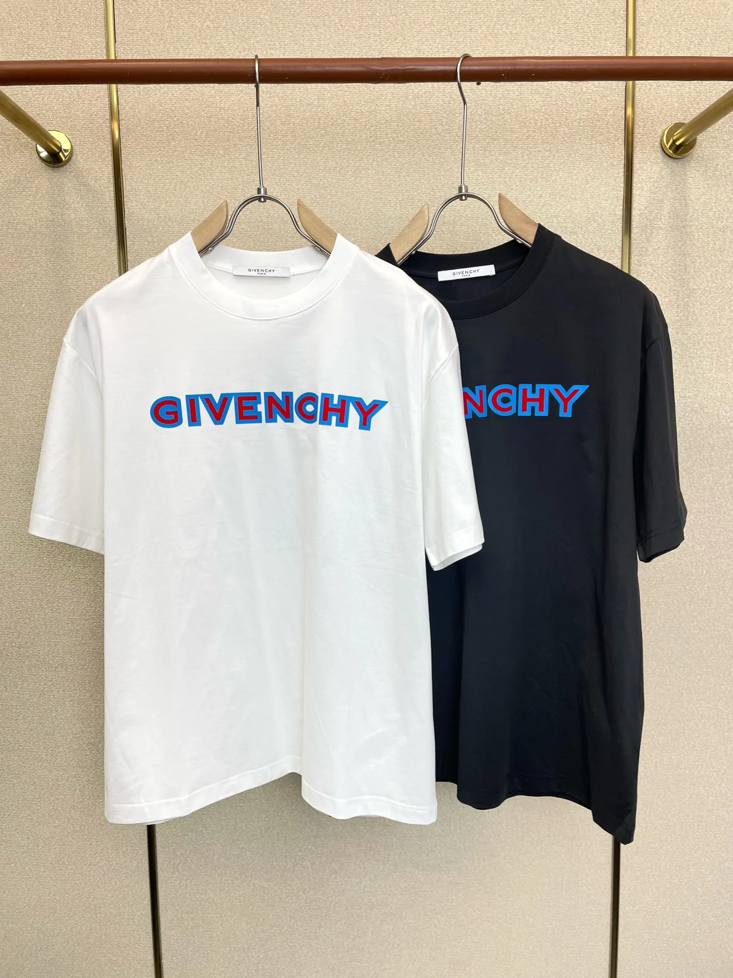ロゴプリント クルーネック 半袖Tシャツ ジバンシィ Tシャツ 偽物 カジュアル