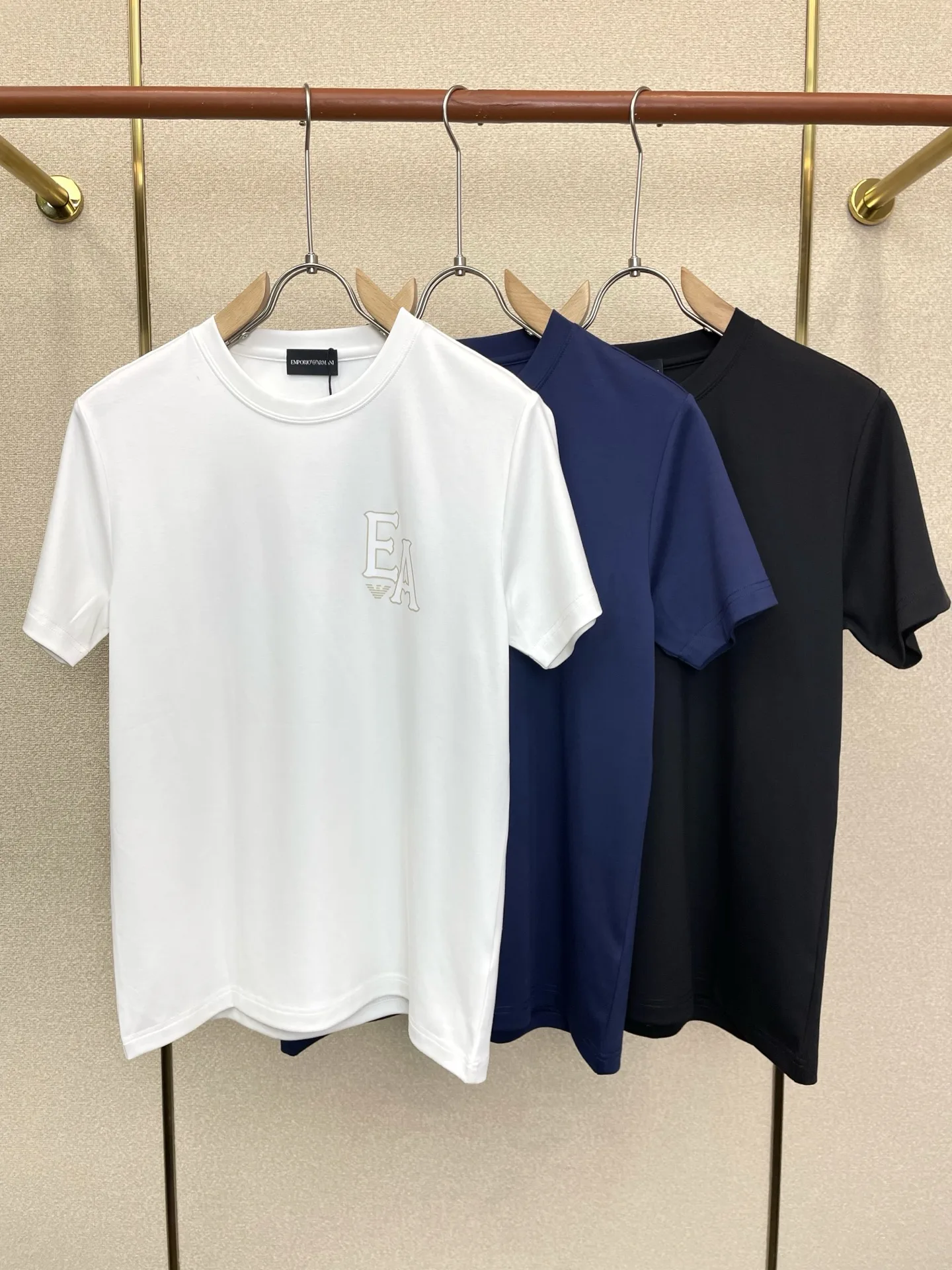 定番 カジュアル アルマーニ Tシャツ コピー バックプリント クルーネック 半袖Tシャツ