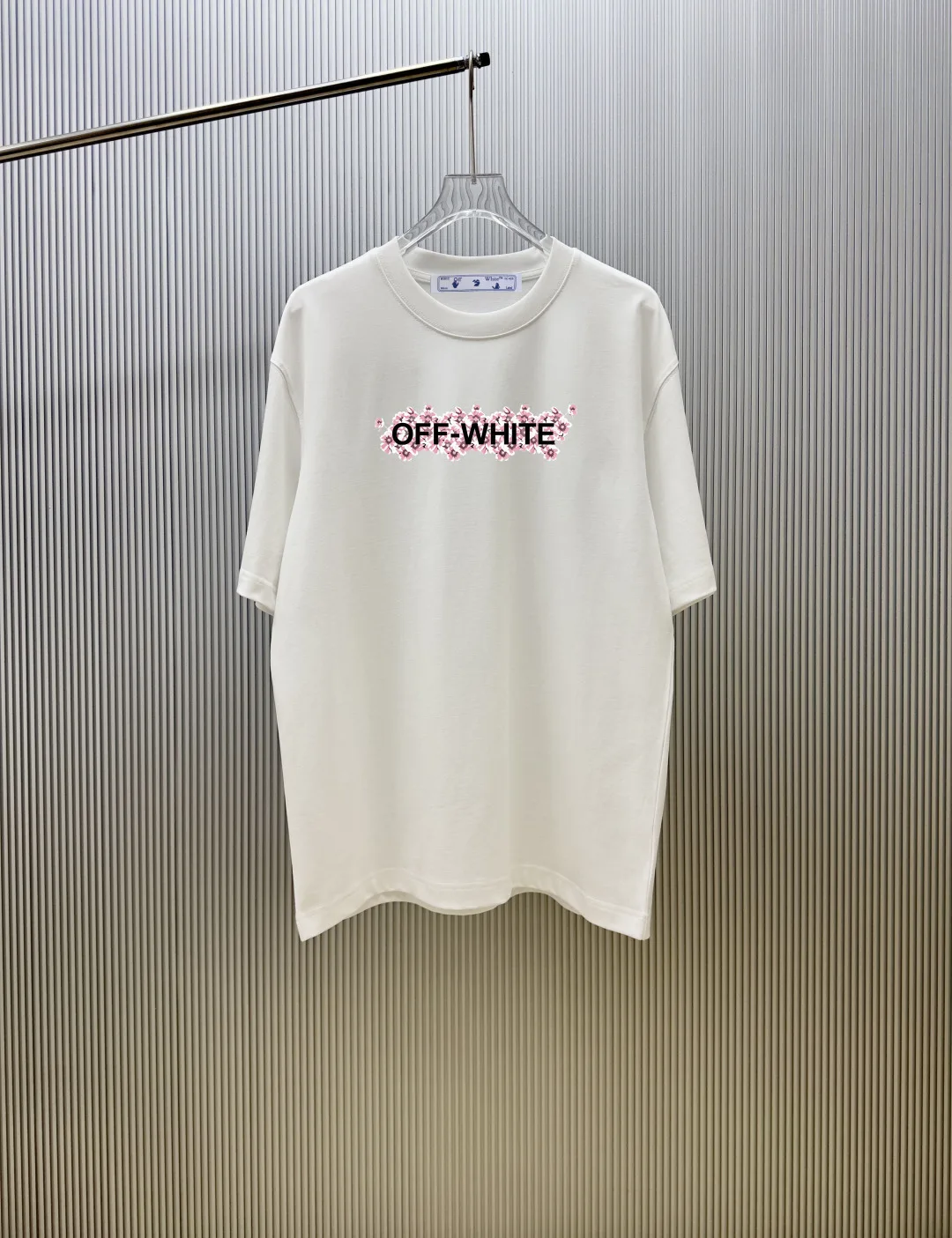 オフホワイト Tシャツ 偽物 フラワーモチーフグラフィック クルーネック半袖Tシャツ ホワイト