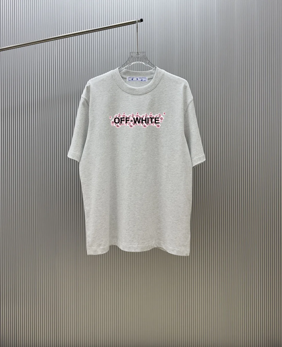フラワーモチーフグラフィック クルーネック半袖Tシャツ オフホワイト Tシャツ 偽物 ライトグレー