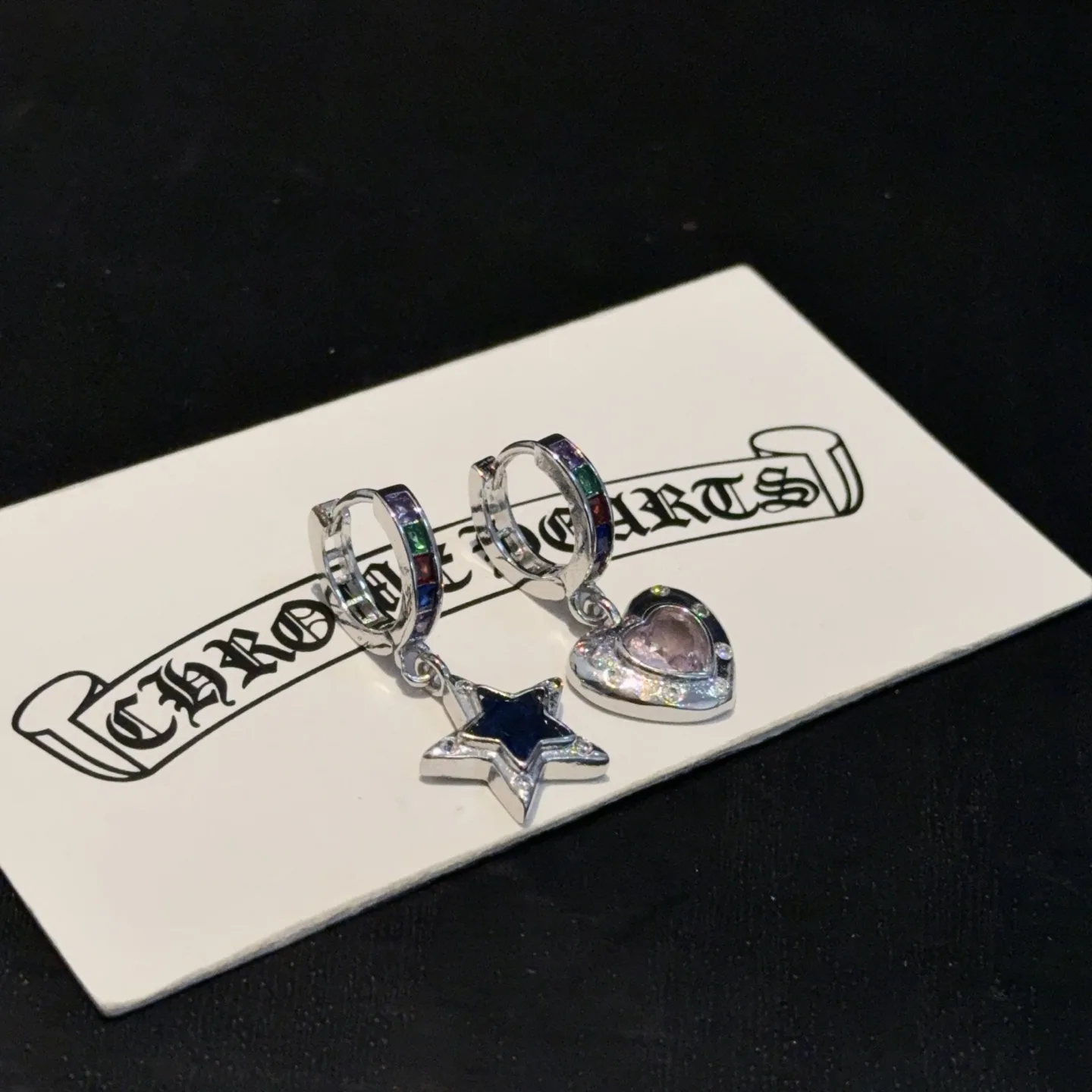 カラーストーン フープ アシメ ドロップピアス クロムハーツ イヤリング 偽物