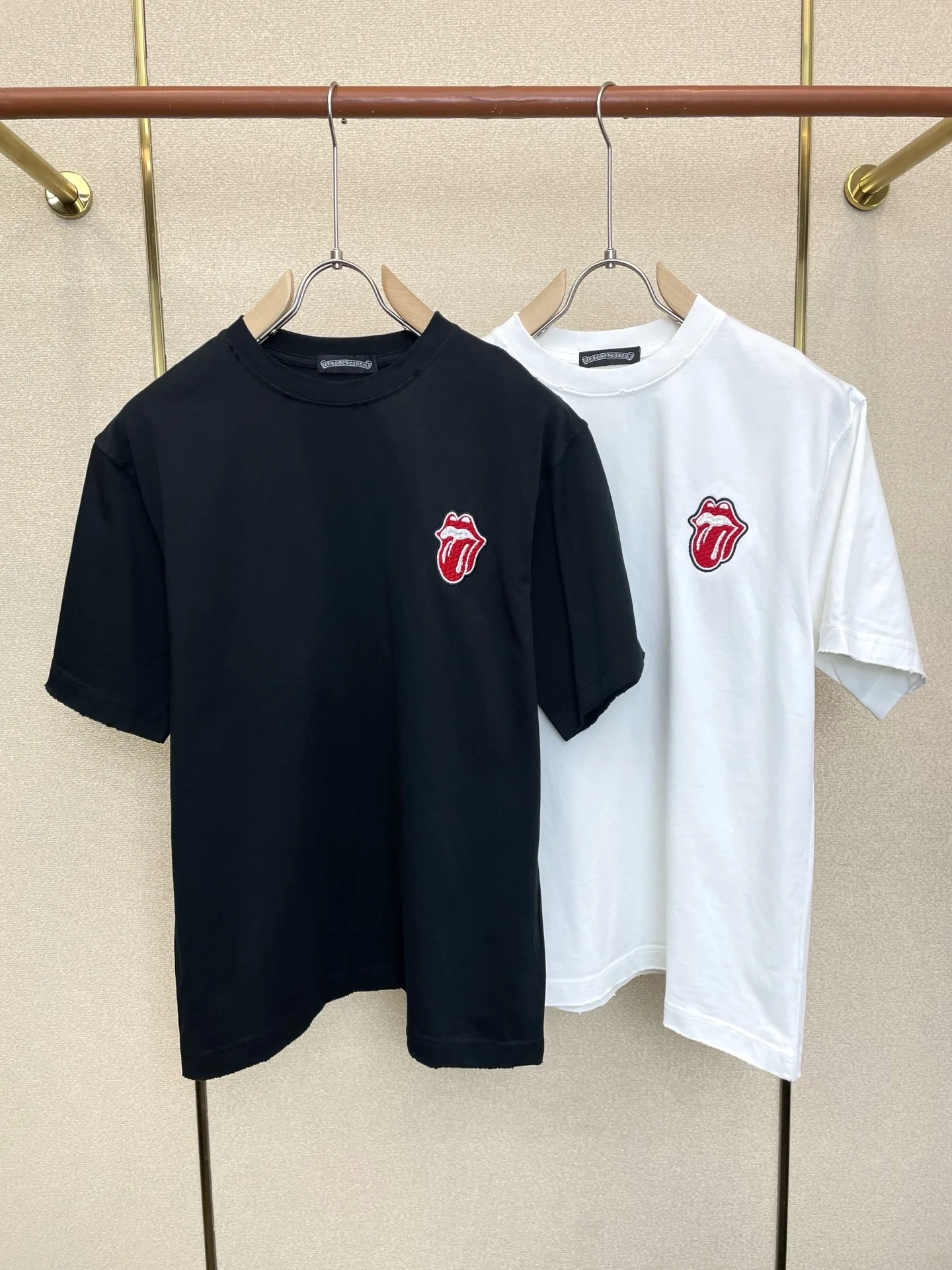 カジュアル クロムハーツ Tシャツ 偽物 刺繍入り クルーネック 半袖Tシャツ