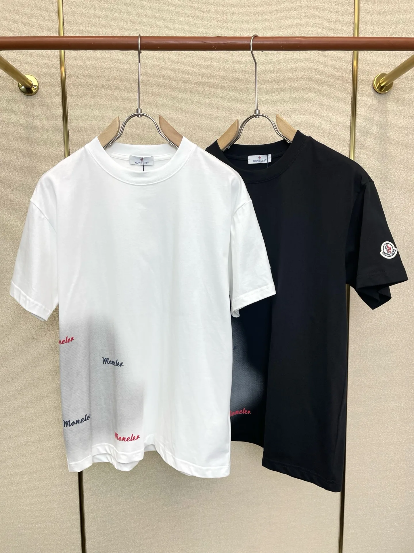 おしゃれ 合わせやすい モンクレール Tシャツ 偽物 クルーネック半袖Tシャツ