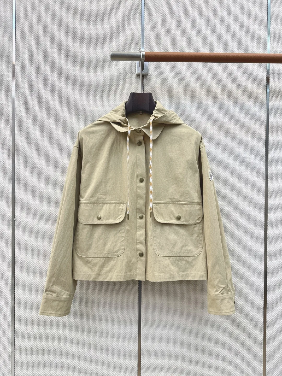 カジュアル 洗練された フード付きブルゾン モンクレール ジャケット 偽物 ベージュ