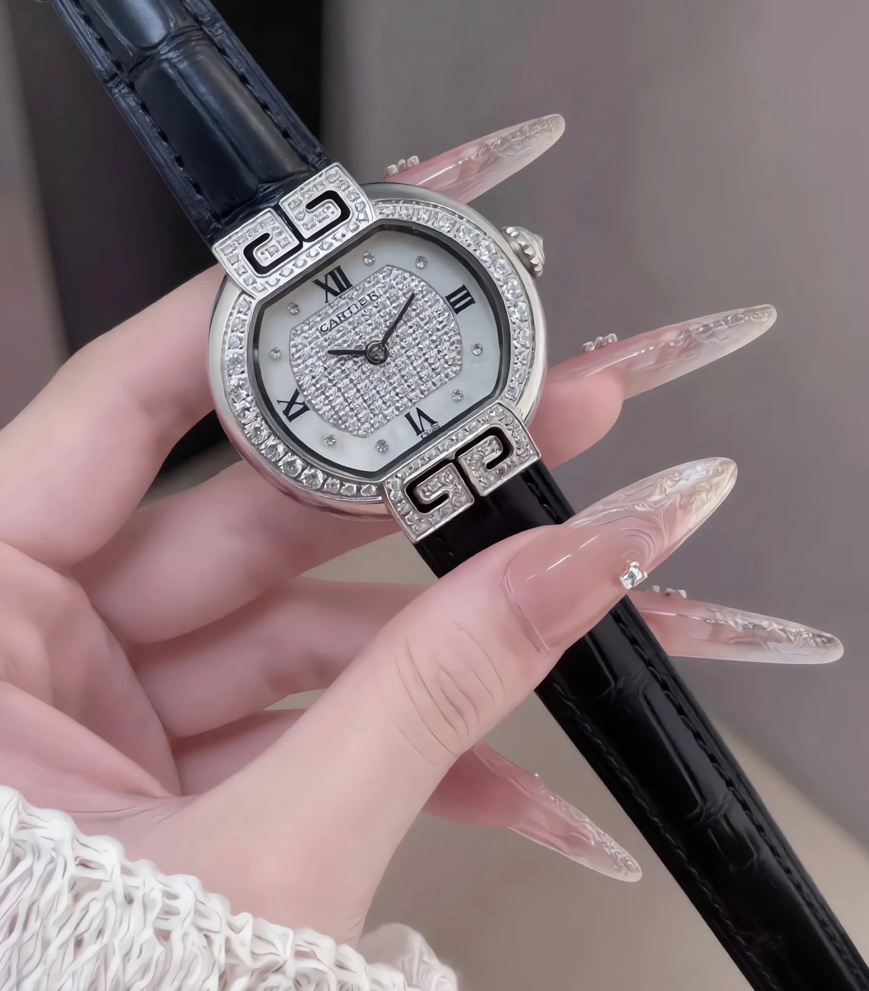 目を引く ラインストーン レディースウォッチ カルティエ 腕時計 コピー 33mm