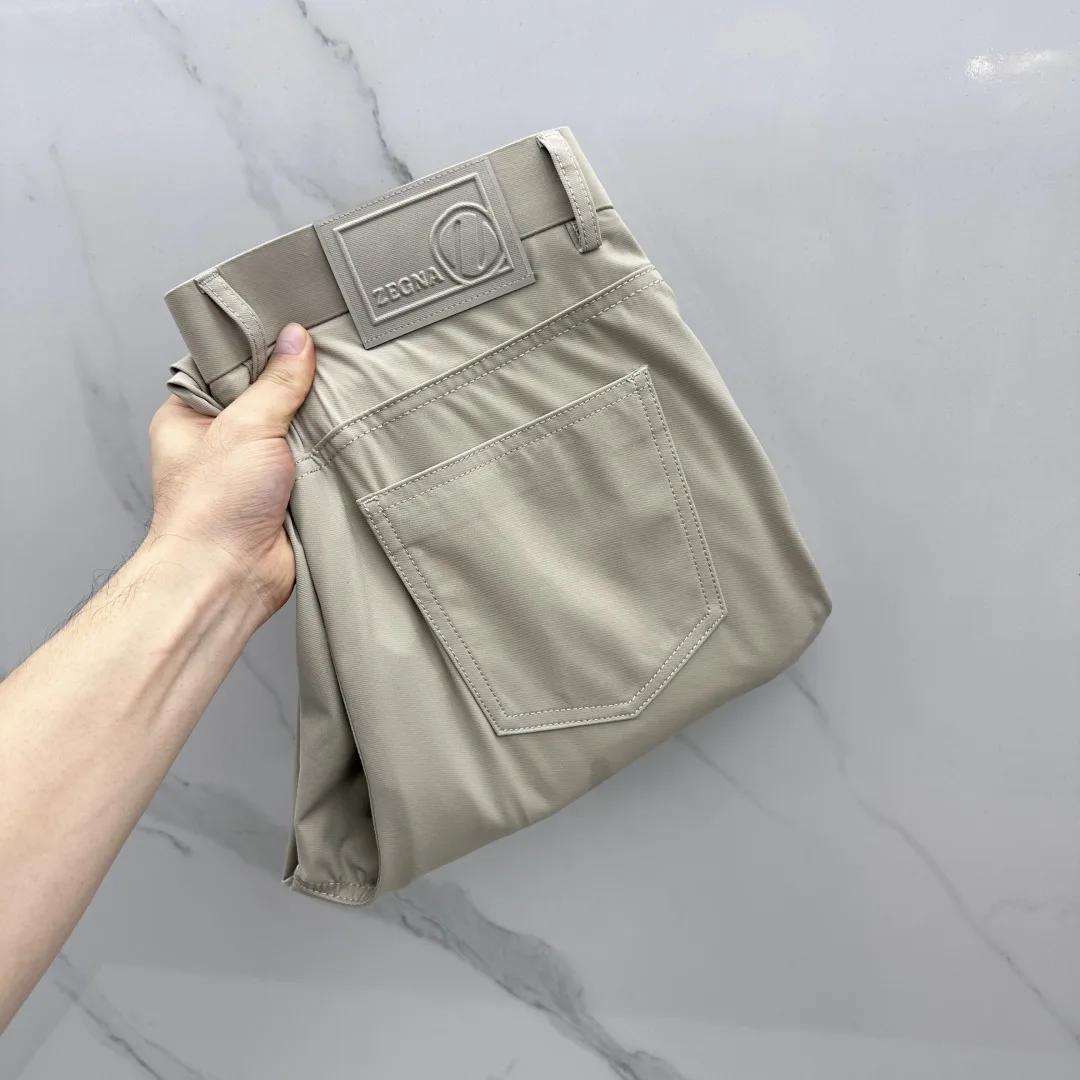 シンプル テーパード チノパンツ エルメネジルド・ゼニア スラックス 偽物 ベージュ
