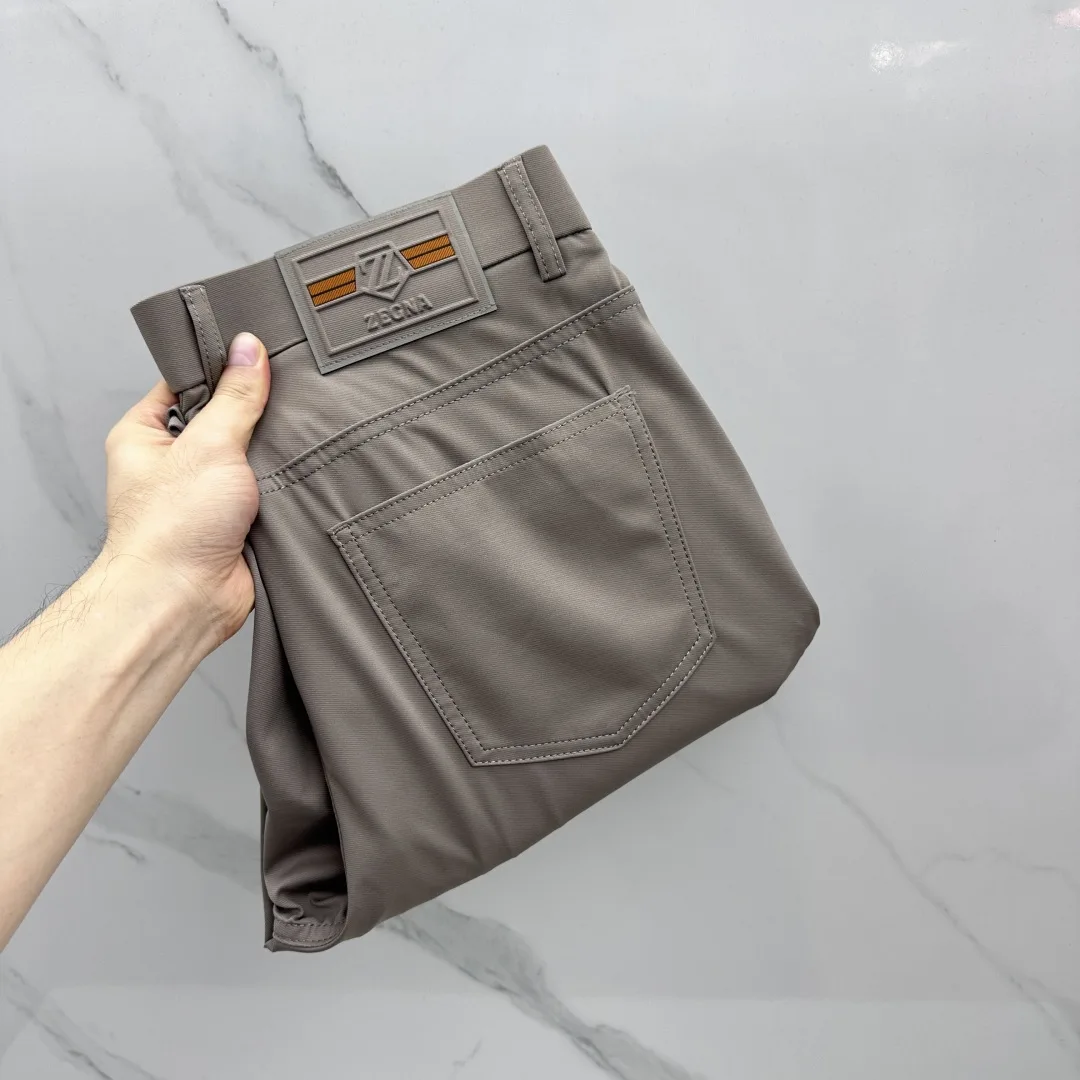エルメネジルド・ゼニア スラックス 偽物 シンプル テーパード チノパンツ トープ