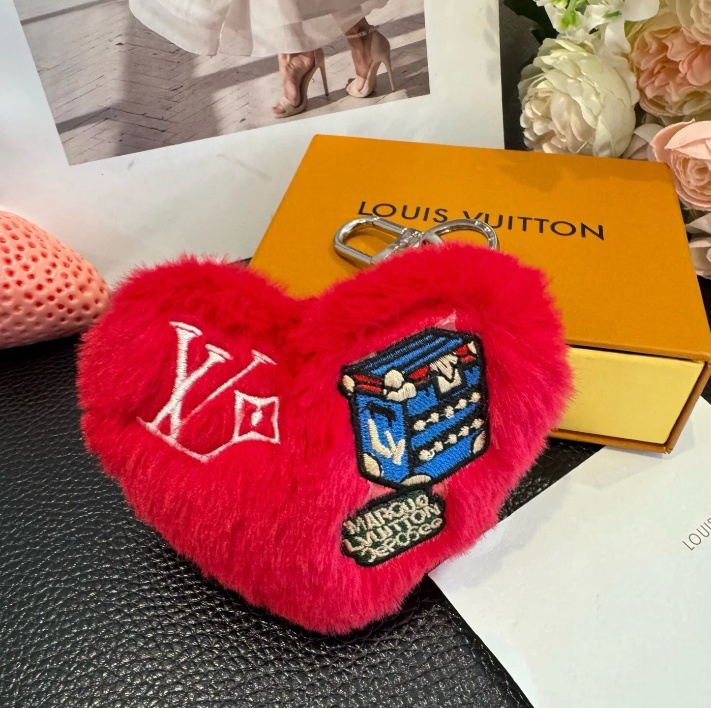 M03171 バッグチャーム･LV ラッキー ハート ルイ・ヴィトン キーホルダー 偽物