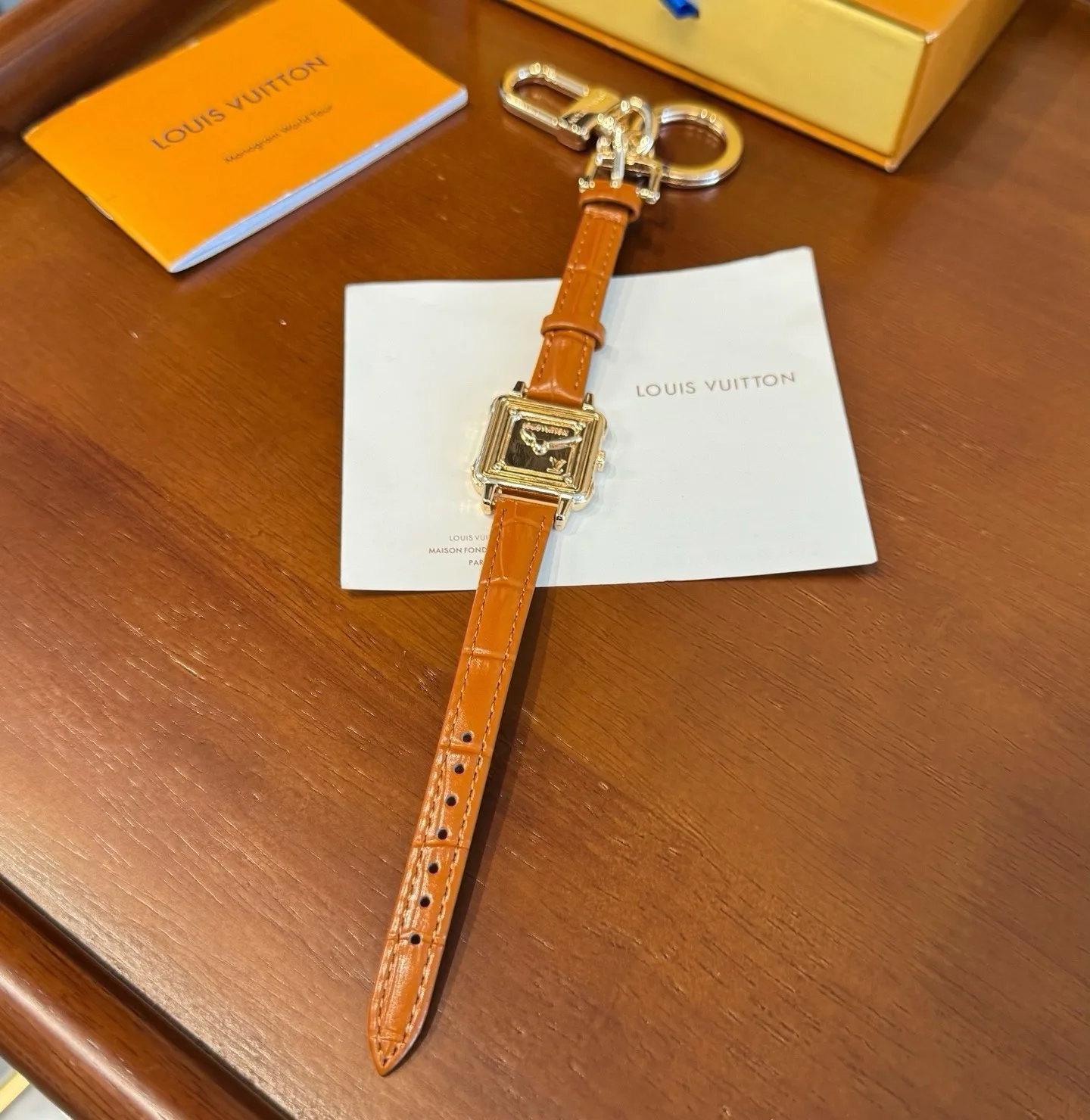 LV Watch キーホルダー バッグチャーム レザー ルイ・ヴィトン キーホルダー 偽物