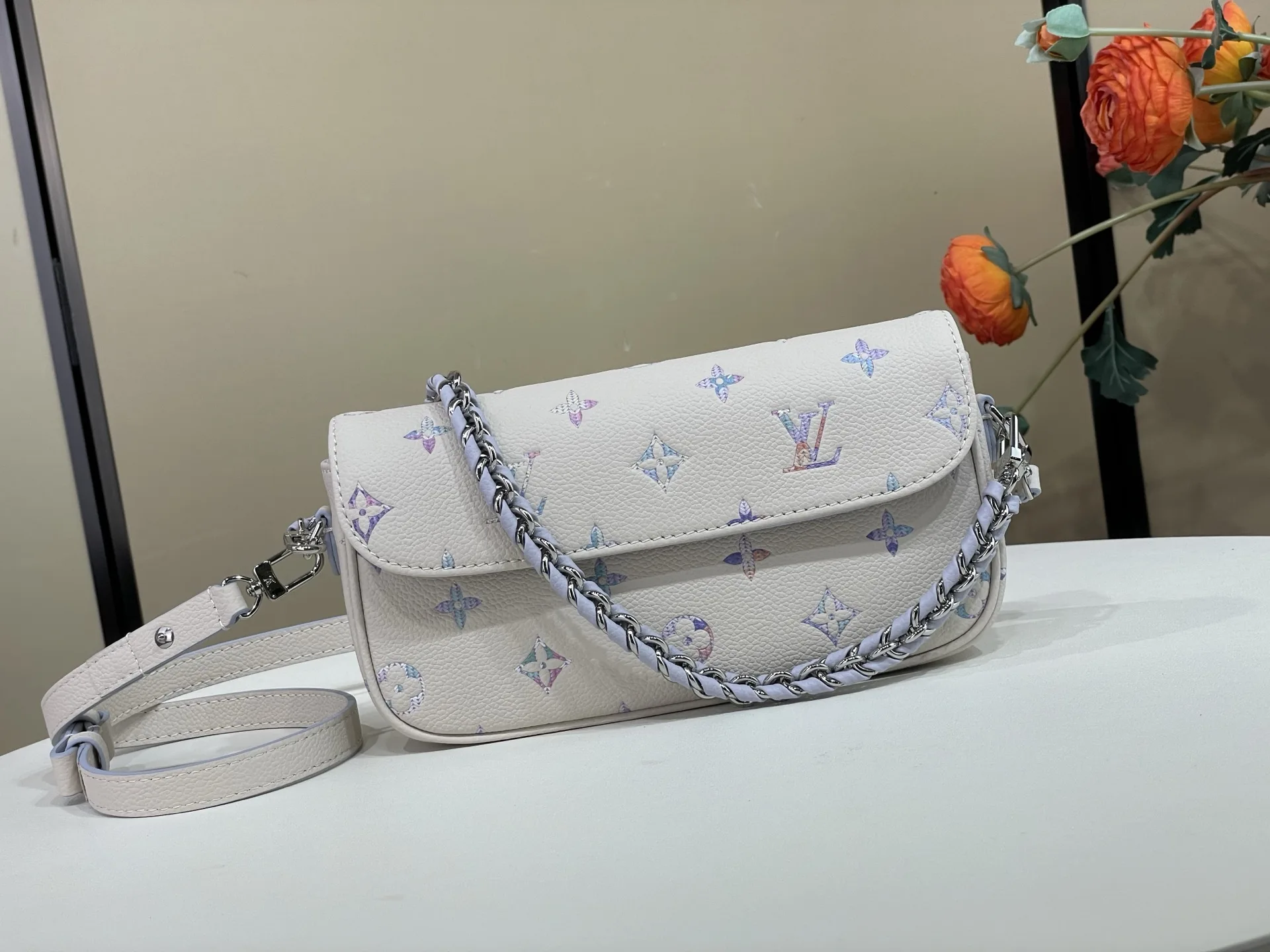 M29770 ウォレット オン チェーン・アイビー ルイ・ヴィトン スーパーコピー