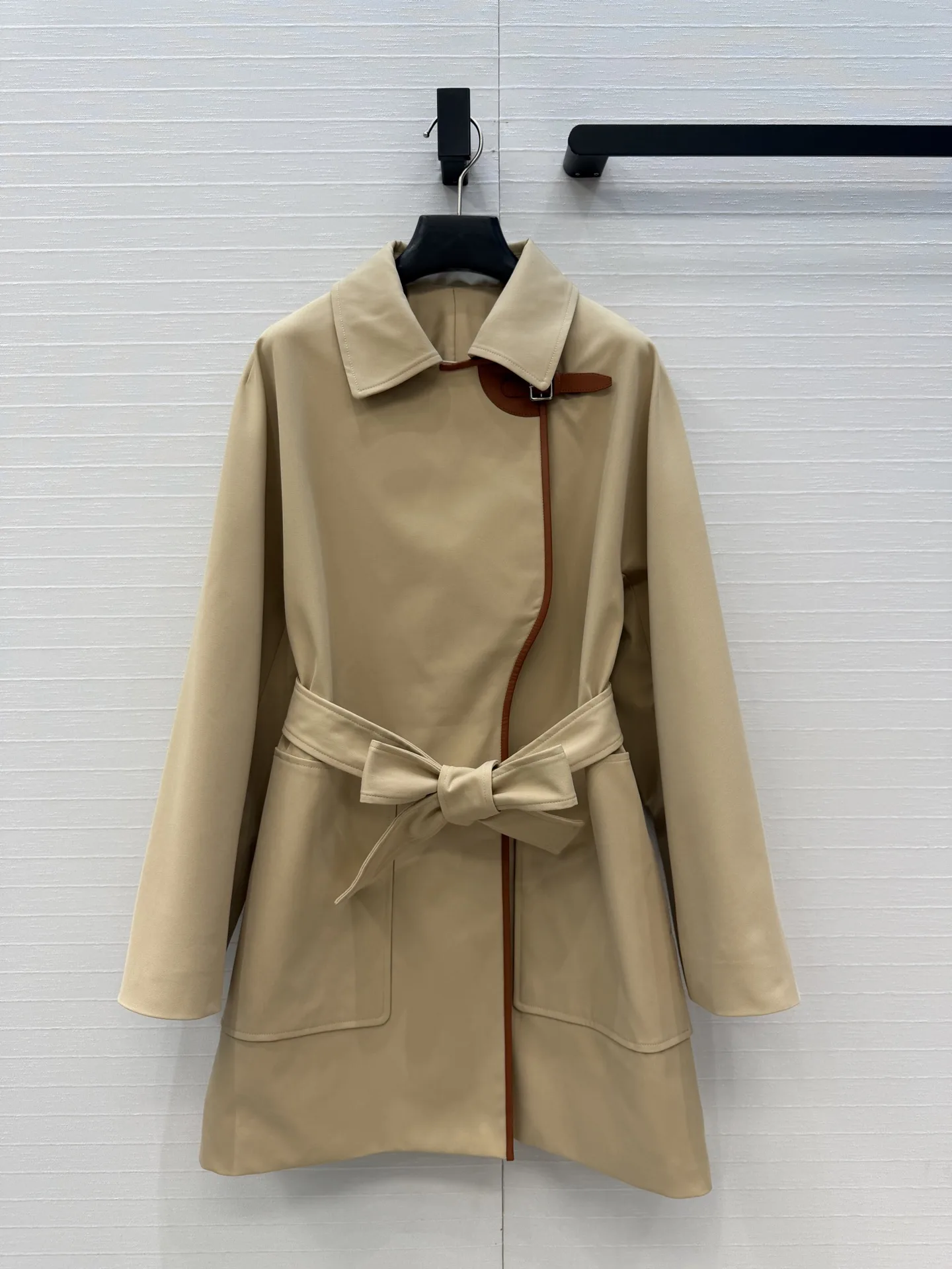 洗練された パイピング コート エルメス ジャケット 偽物 ベルト付き ベージュ