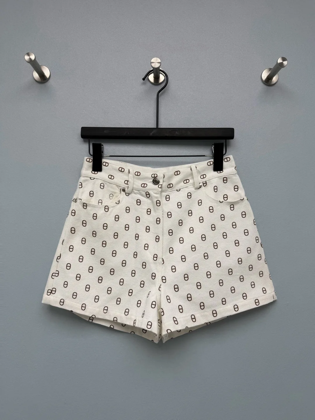 スタイリッシュ 総柄 ショートパンツ エルメス パンツ 偽物 ホワイト