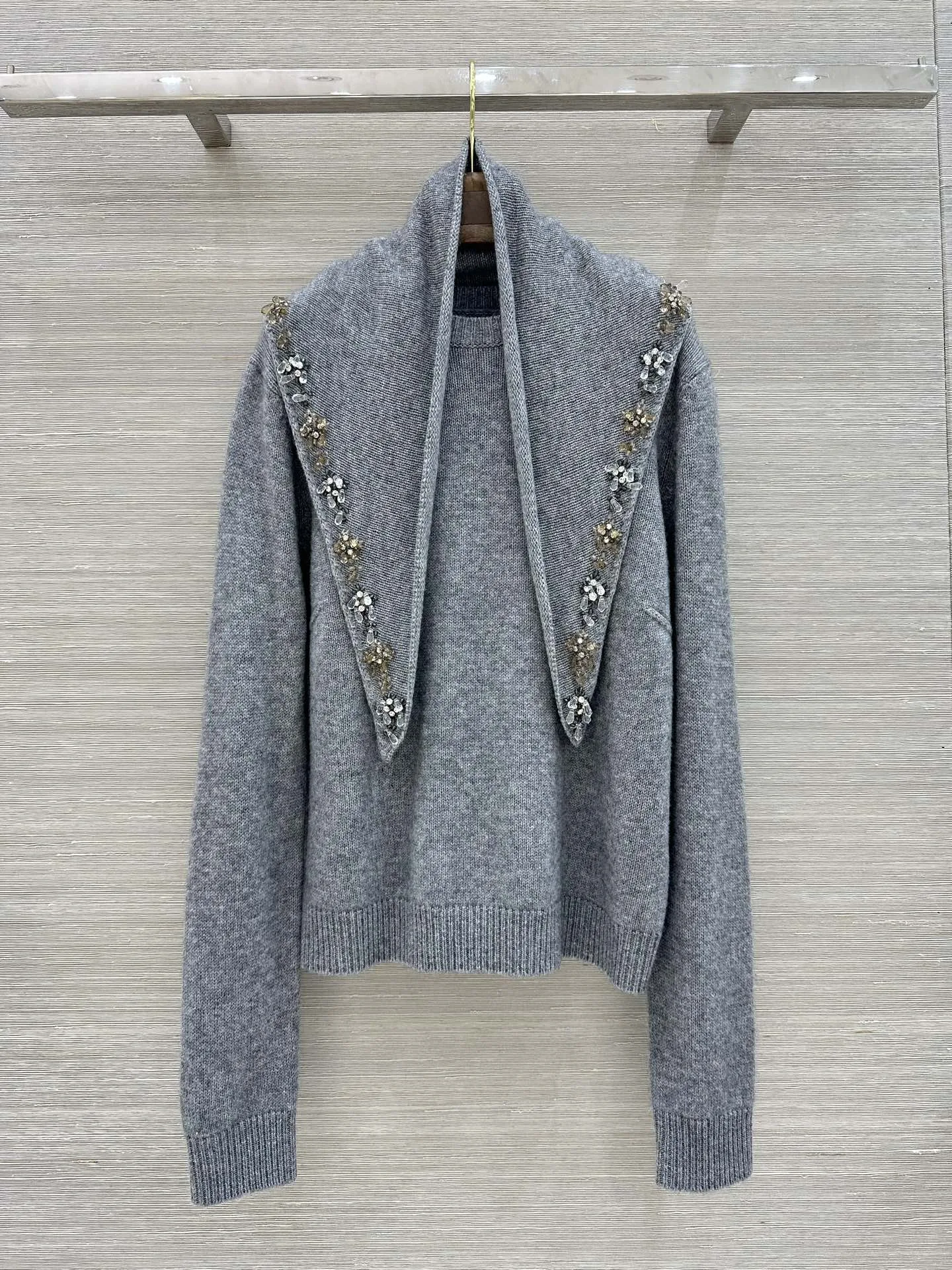 プラダ スーパーコピー カシミヤ セーター スカーフ付 グレー