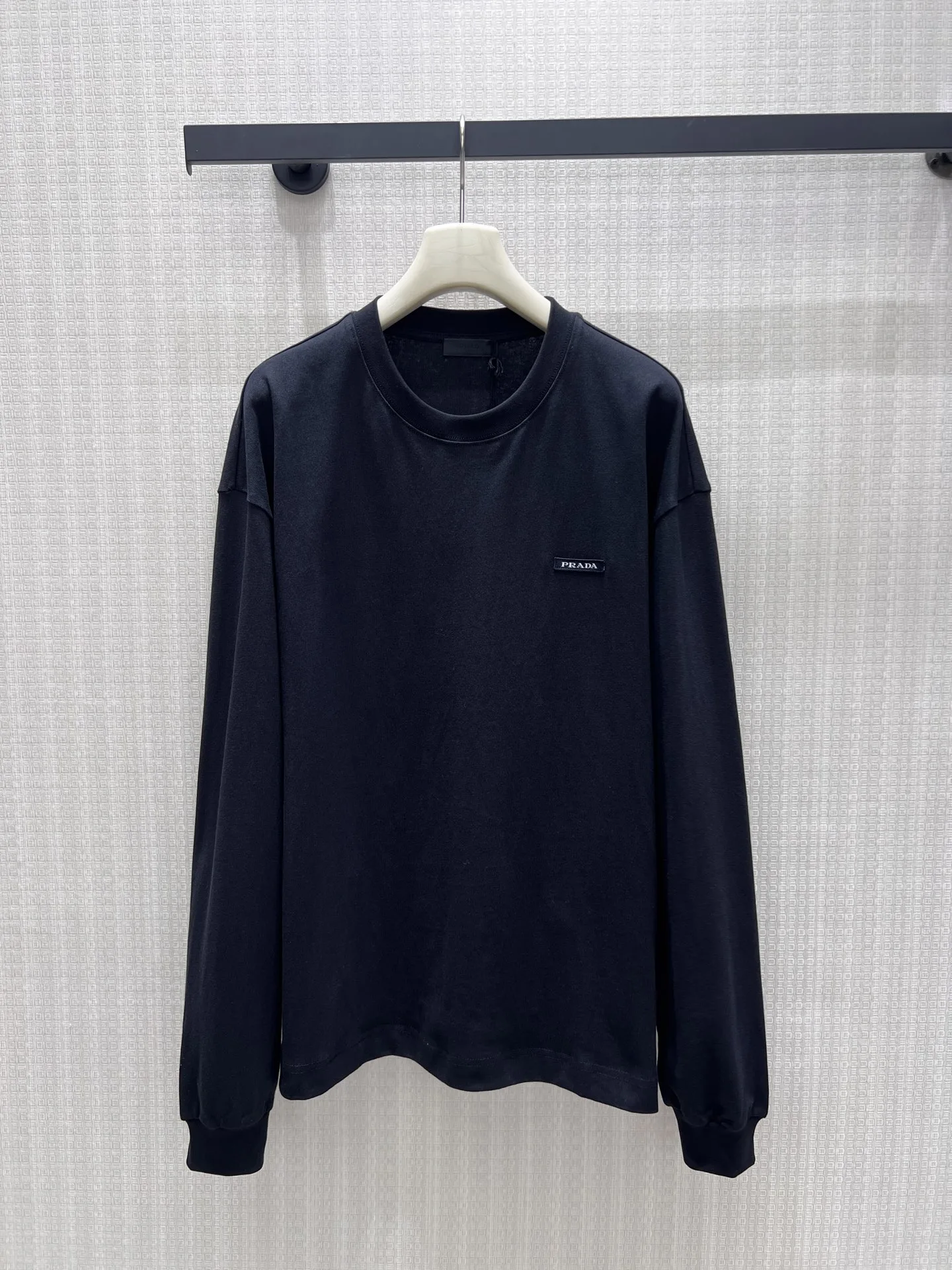 シンプル 合わせやすい プラダ Tシャツ コピー コットン 長袖Tシャツ ブラック