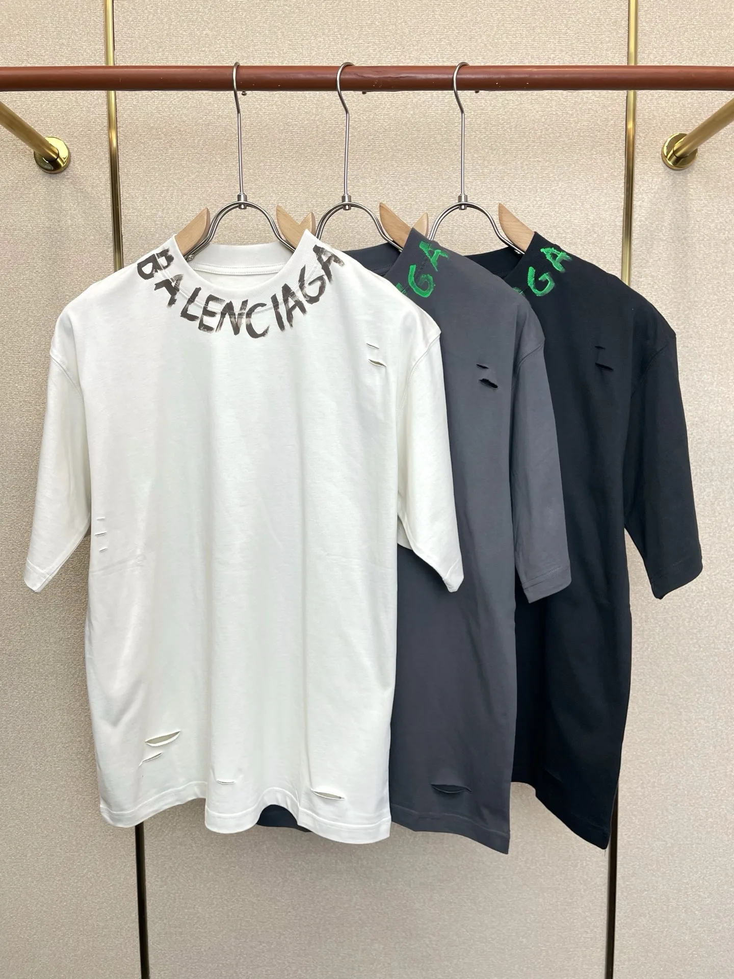 カジュアル ダメージ加工 バレンシアガ Tシャツ 偽物 クルーネック 半袖Tシャツ