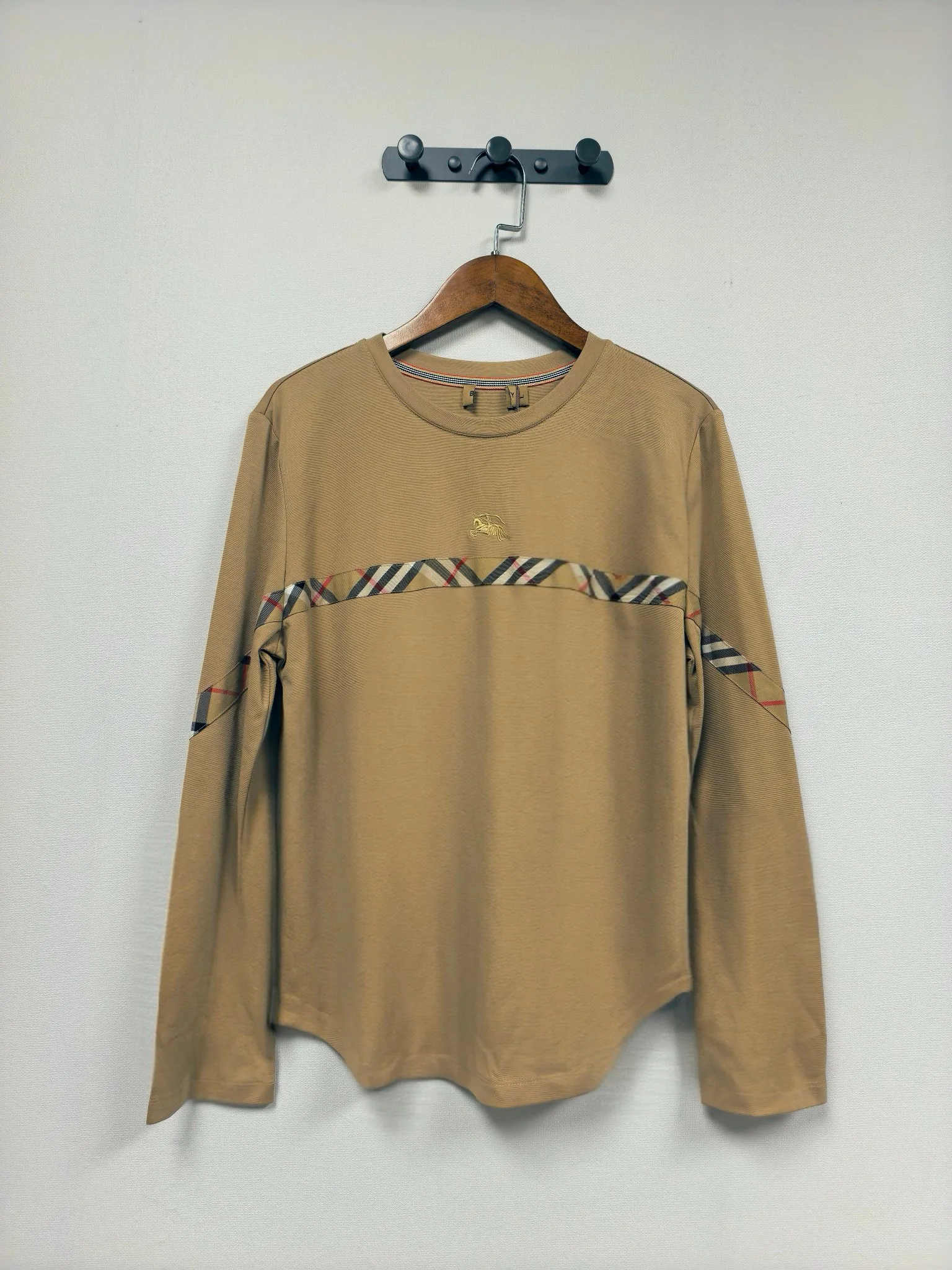 チェックアクセント 長袖Tシャツ バーバリー Tシャツ 偽物 クルーネック ベージュ