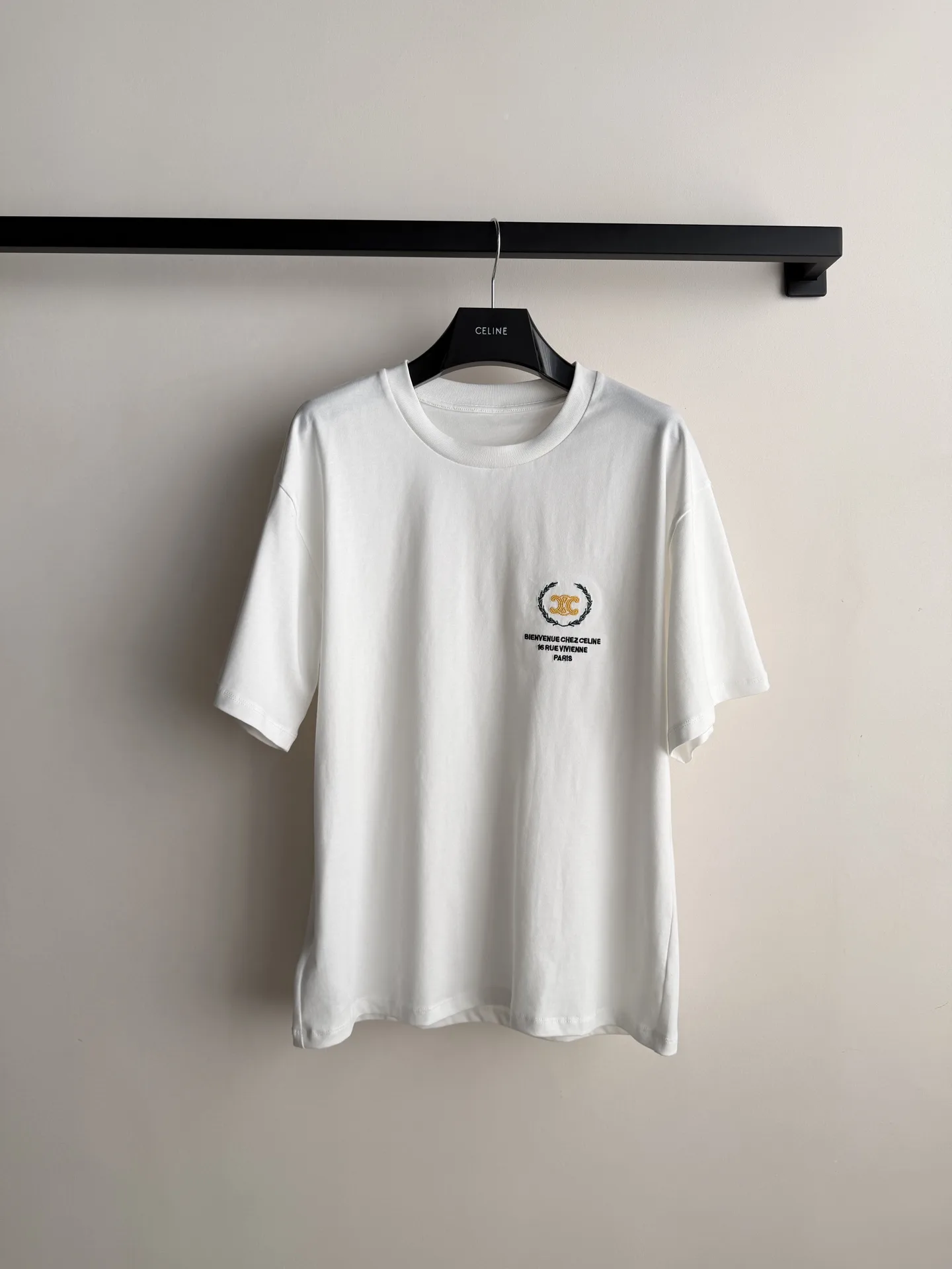 シンプル 刺繍入り セリーヌ Tシャツ 偽物 コットン 半袖Tシャツ ホワイト