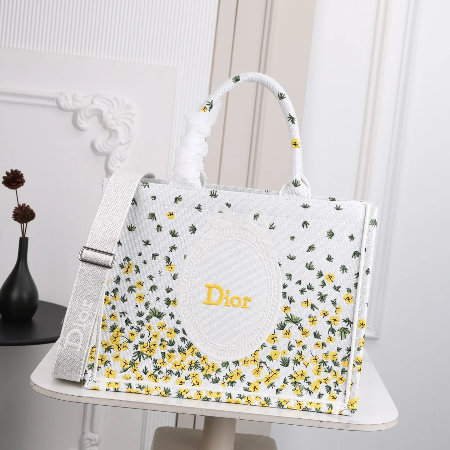 クリスチャン・ディオール コピー 爽やか 可愛い Dior Book Tote ストラップ付きバッグ ミディアム