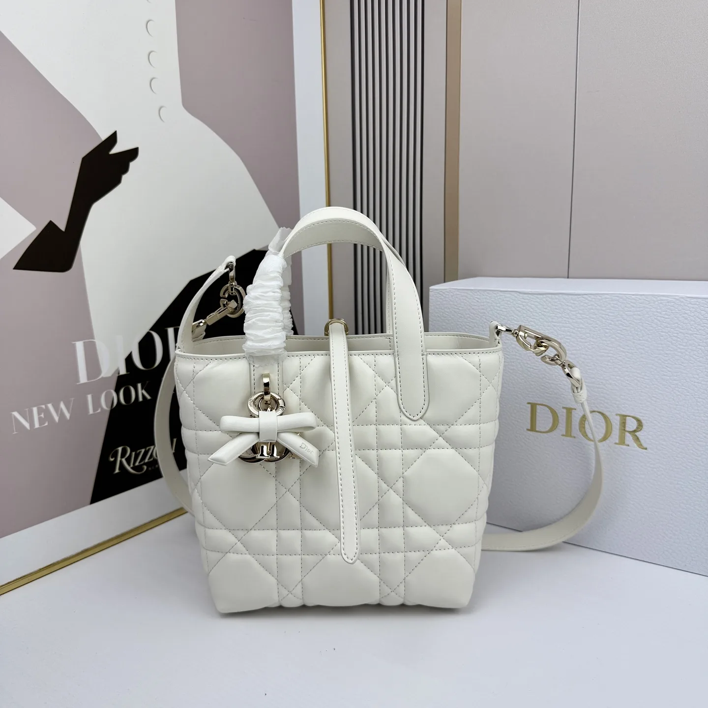 クリスチャン・ディオール コピー 定番 人気 Dior Toujours スモール ハンドバッグ ホワイト