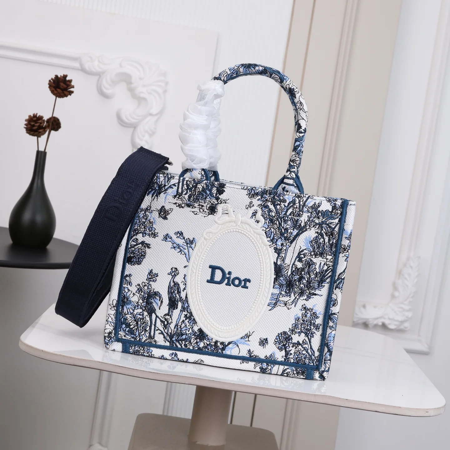 上品 カジュアル 刺繍入り Dior Book Tote ストラップ付きバッグ スモール クリスチャン・ディオール コピー