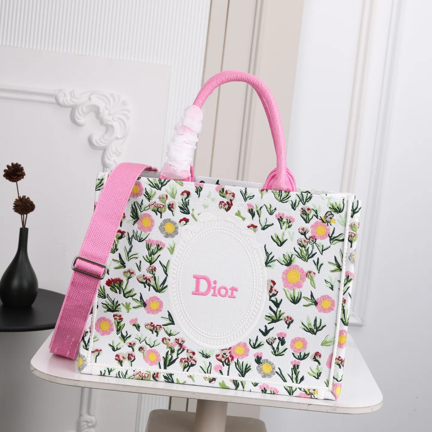 クリスチャン・ディオール コピー 刺繍入り Dior Book Tote ストラップ付きバッグ ミディアム