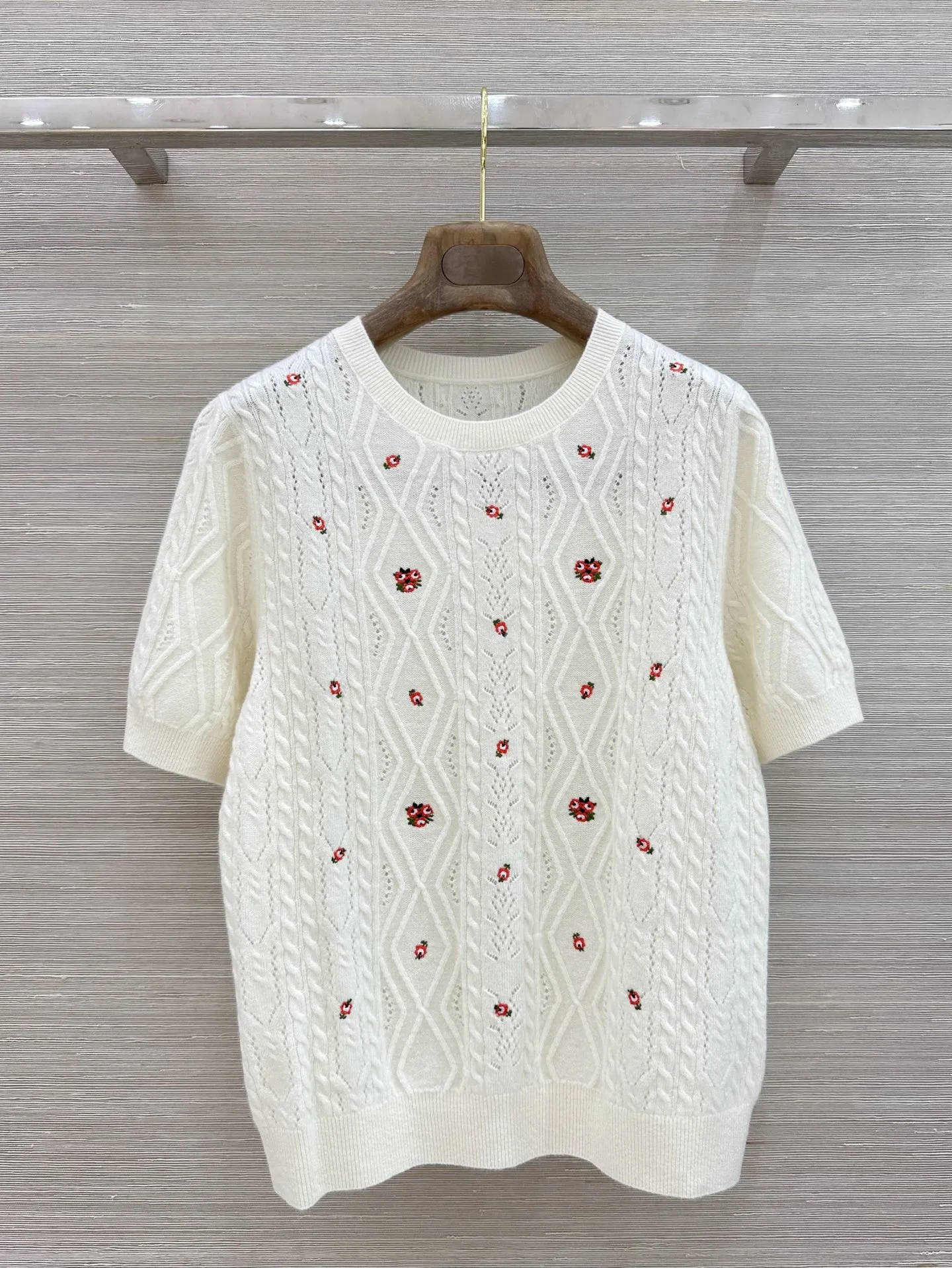クリスチャン・ディオール ニット 偽物 刺繍入り ウール&カシミヤ 半袖ニット
