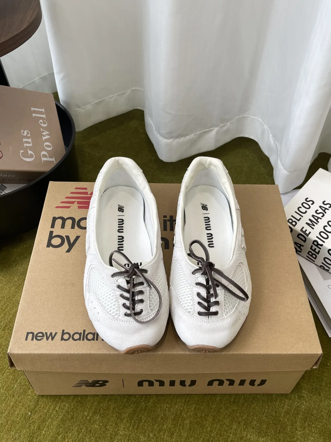 MIUMIU × New Balance メッシュ&スエード シューズ ミュウミュウ スニーカー 偽物