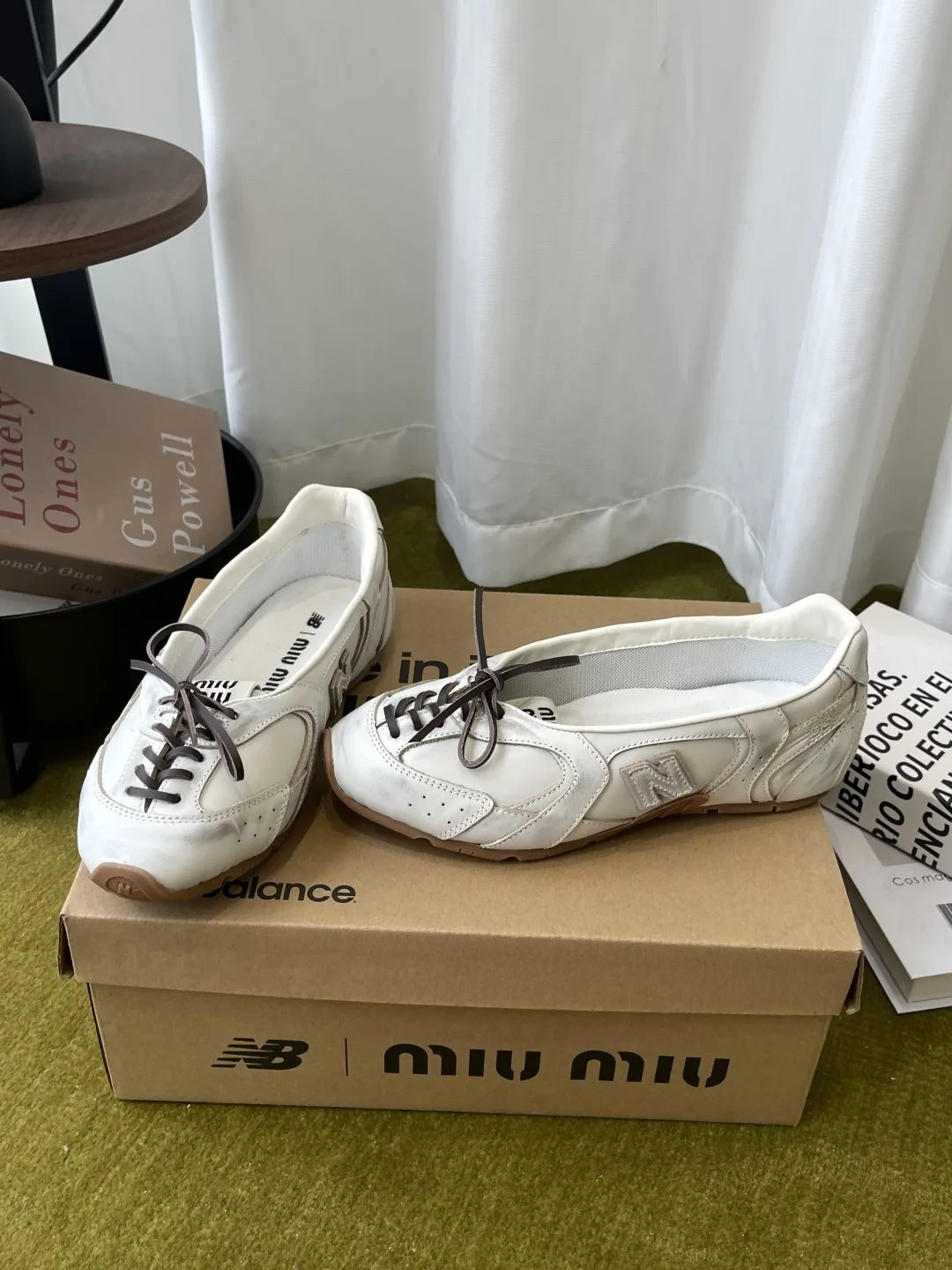 ミュウミュウ スニーカー 偽物 MIUMIU × New Balance レザー シューズ ホワイト