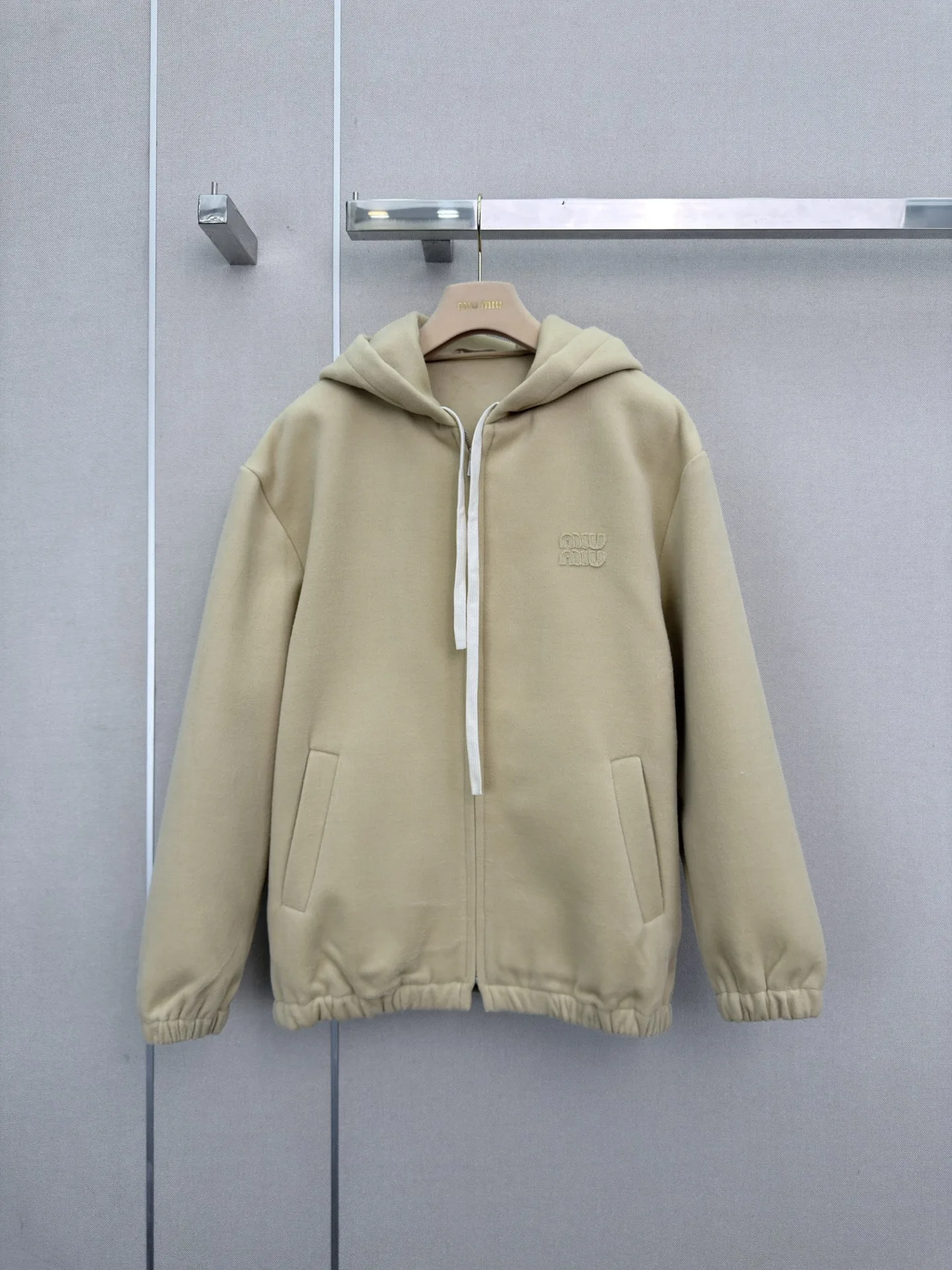 カジュアル ウール&カシミヤ ジップアップ フーディー ミュウミュウ ジャケット 偽物 ベージュ