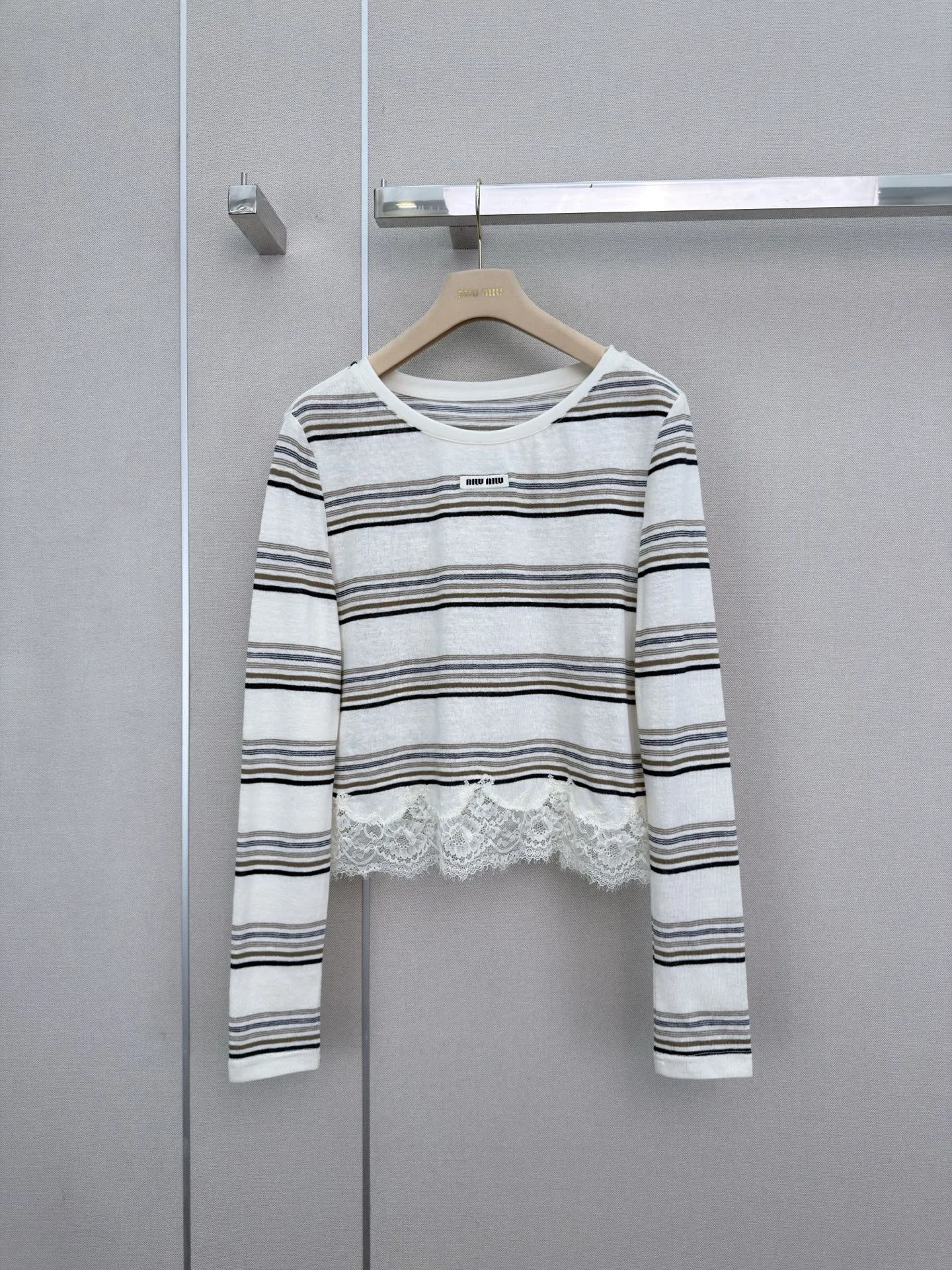 ミュウミュウ Tシャツ 偽物 カジュアル 可愛い クロップド 長袖Tシャツ