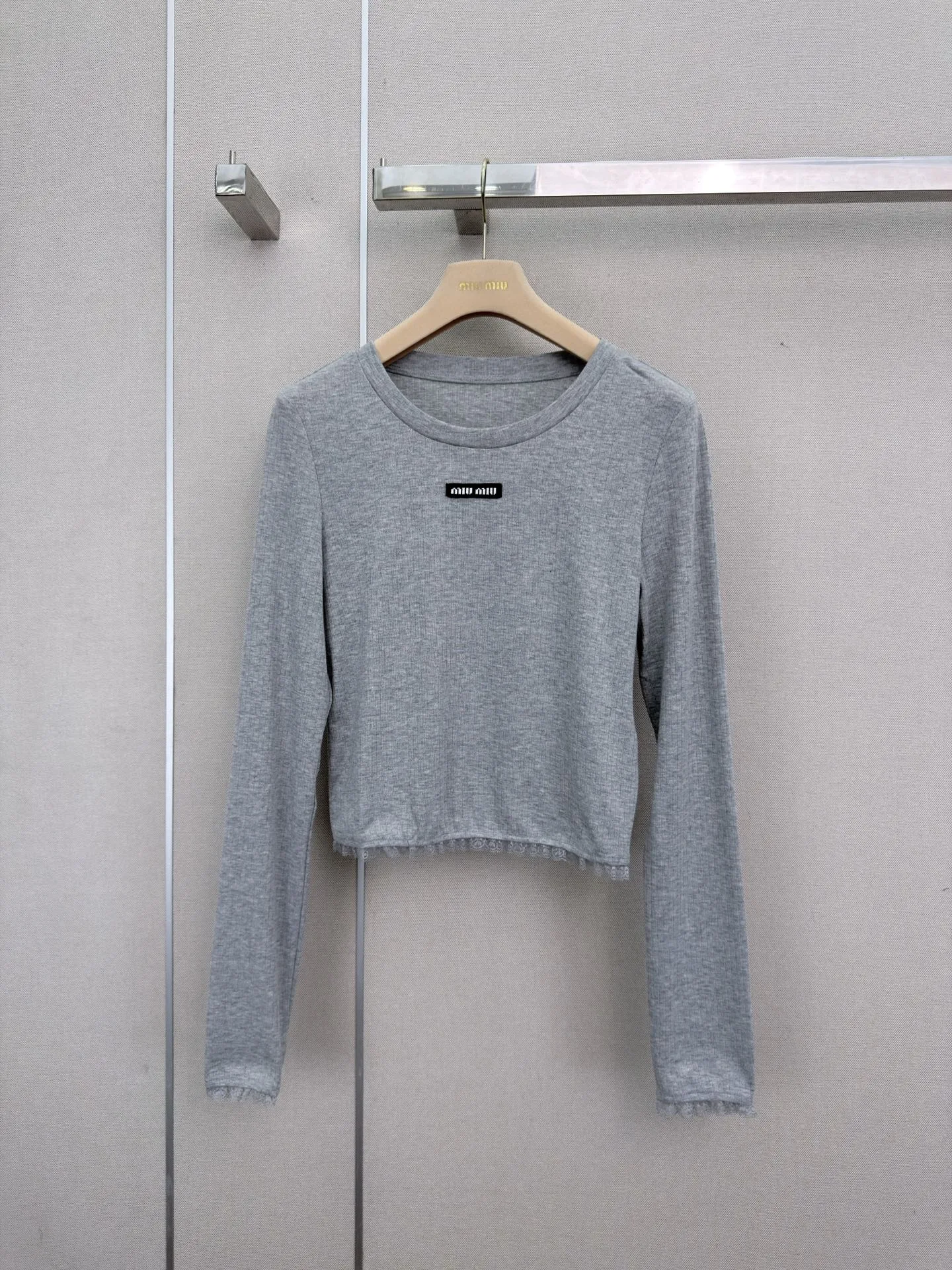 ミュウミュウ Tシャツ 偽物 洗練された レース付き クロップド カットソー