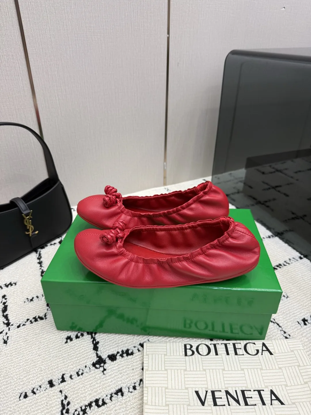 洗練された 人気 ファンタズミーナ バレリーナ ボッテガ・ヴェネタ シューズ 偽物 レッド