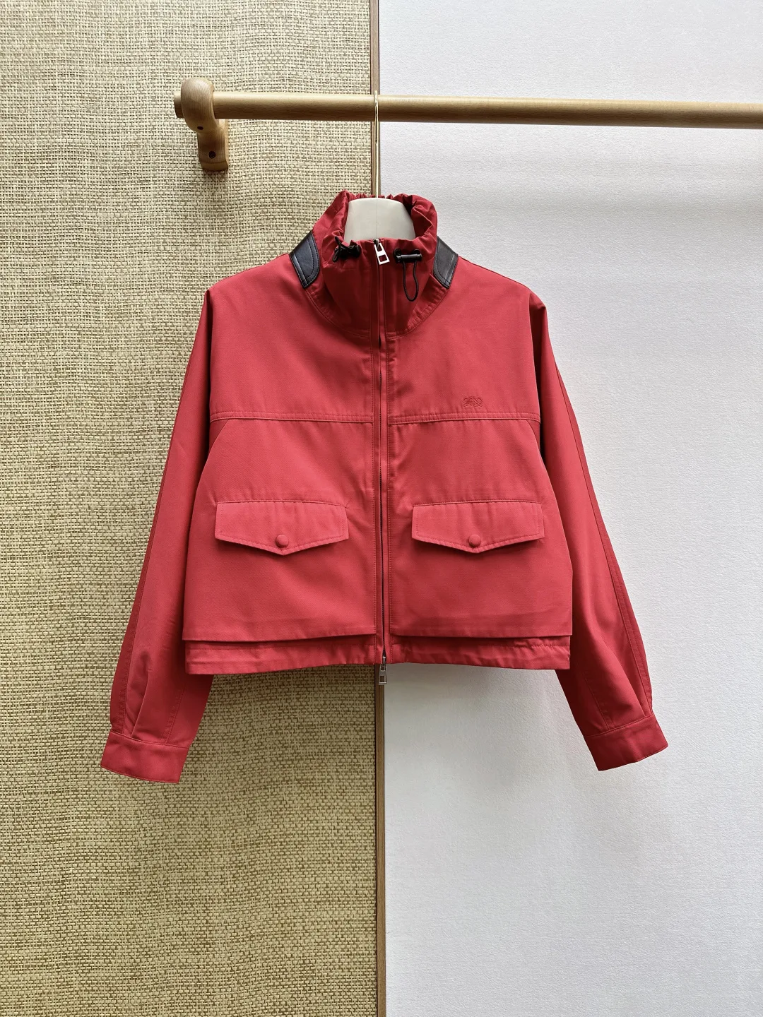 カジュアル 洗練された ショートブルゾン ロエベ ジャケット 偽物 レッド